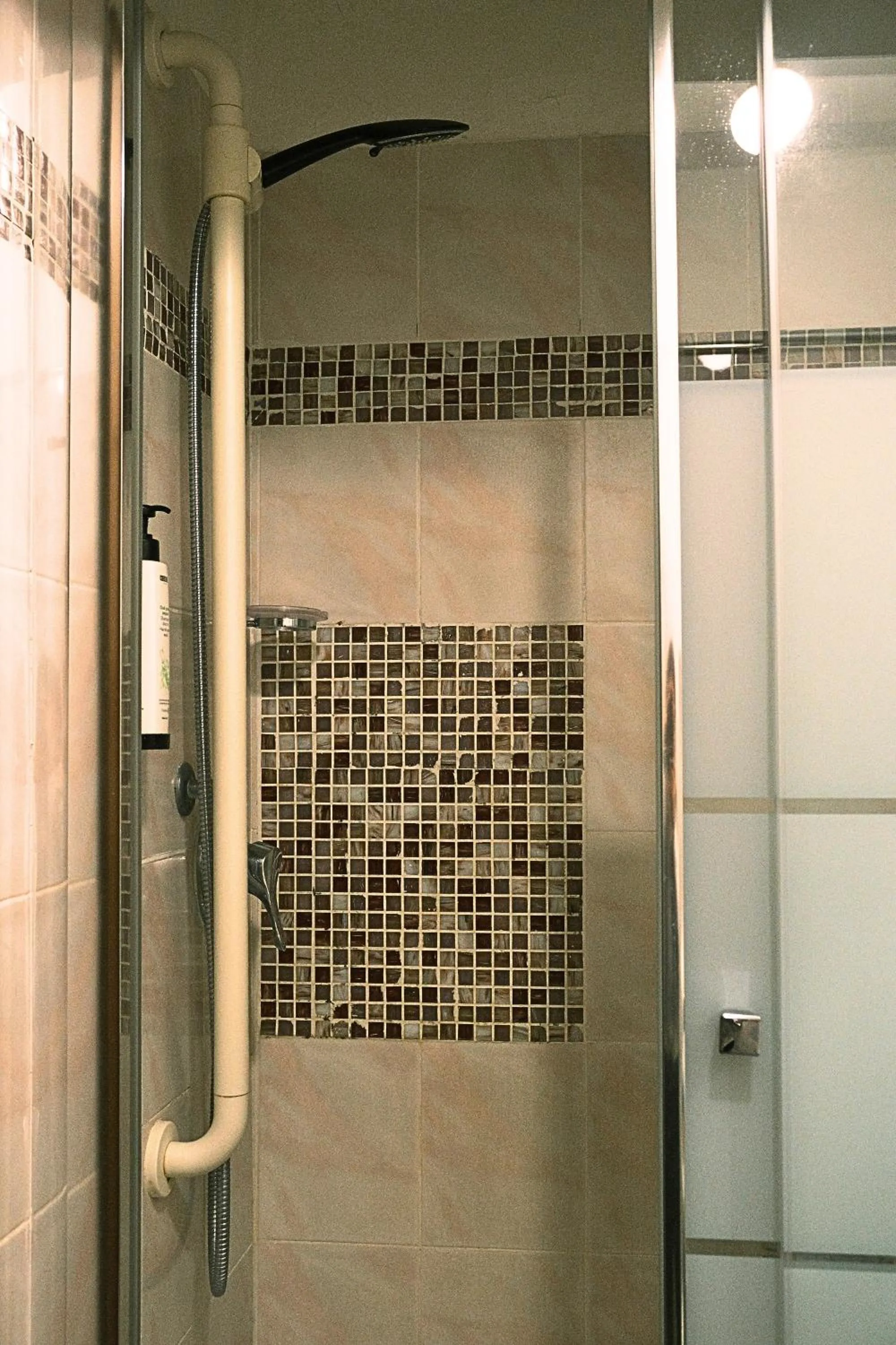 Shower in H O T E L S A N G A L L O l