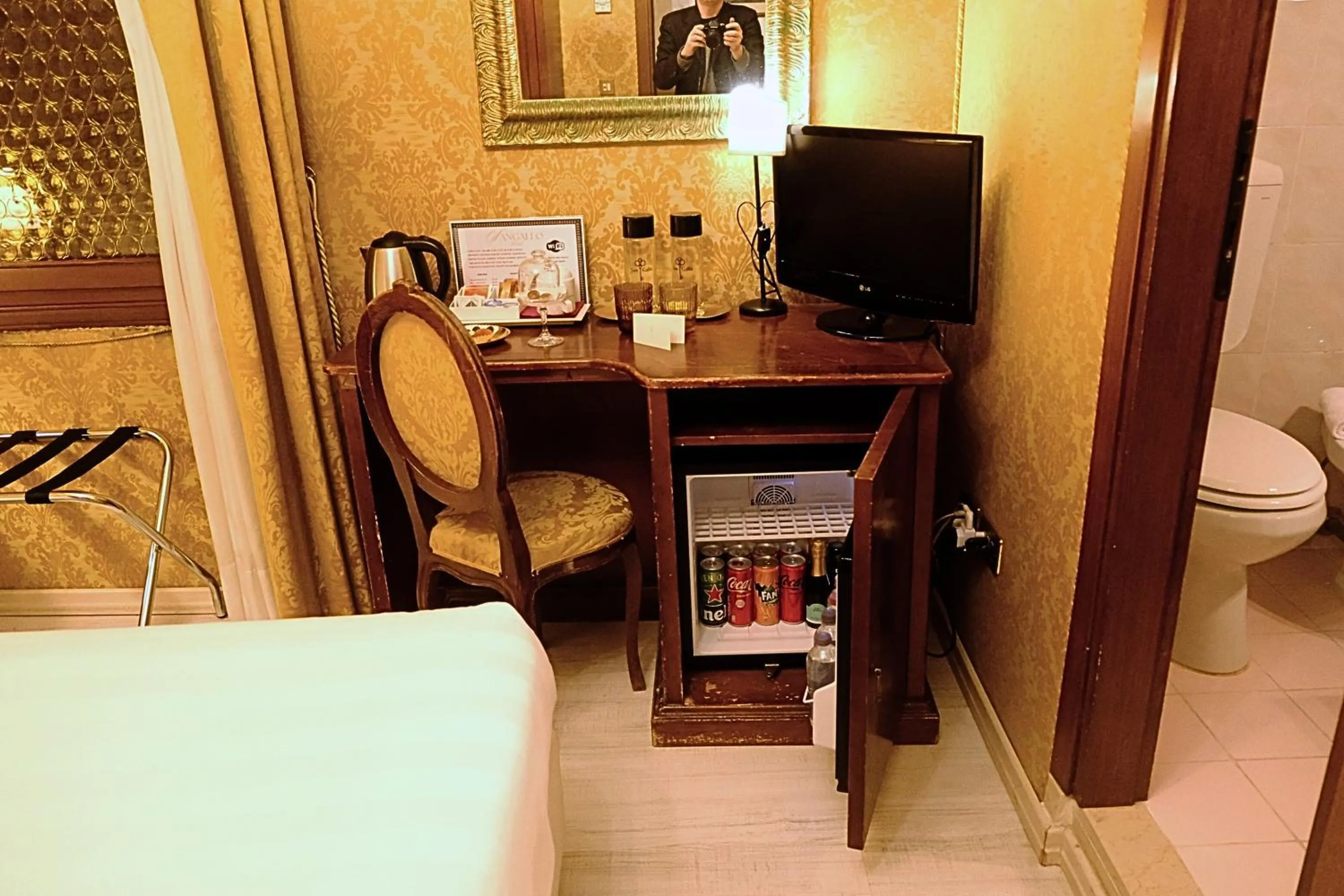 TV and multimedia, Bed in H O T E L S A N G A L L O l