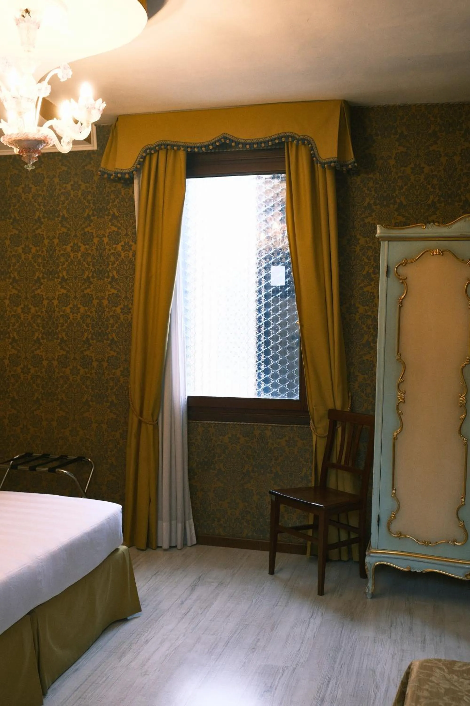 Photo of the whole room, Bed in H O T E L S A N G A L L O l