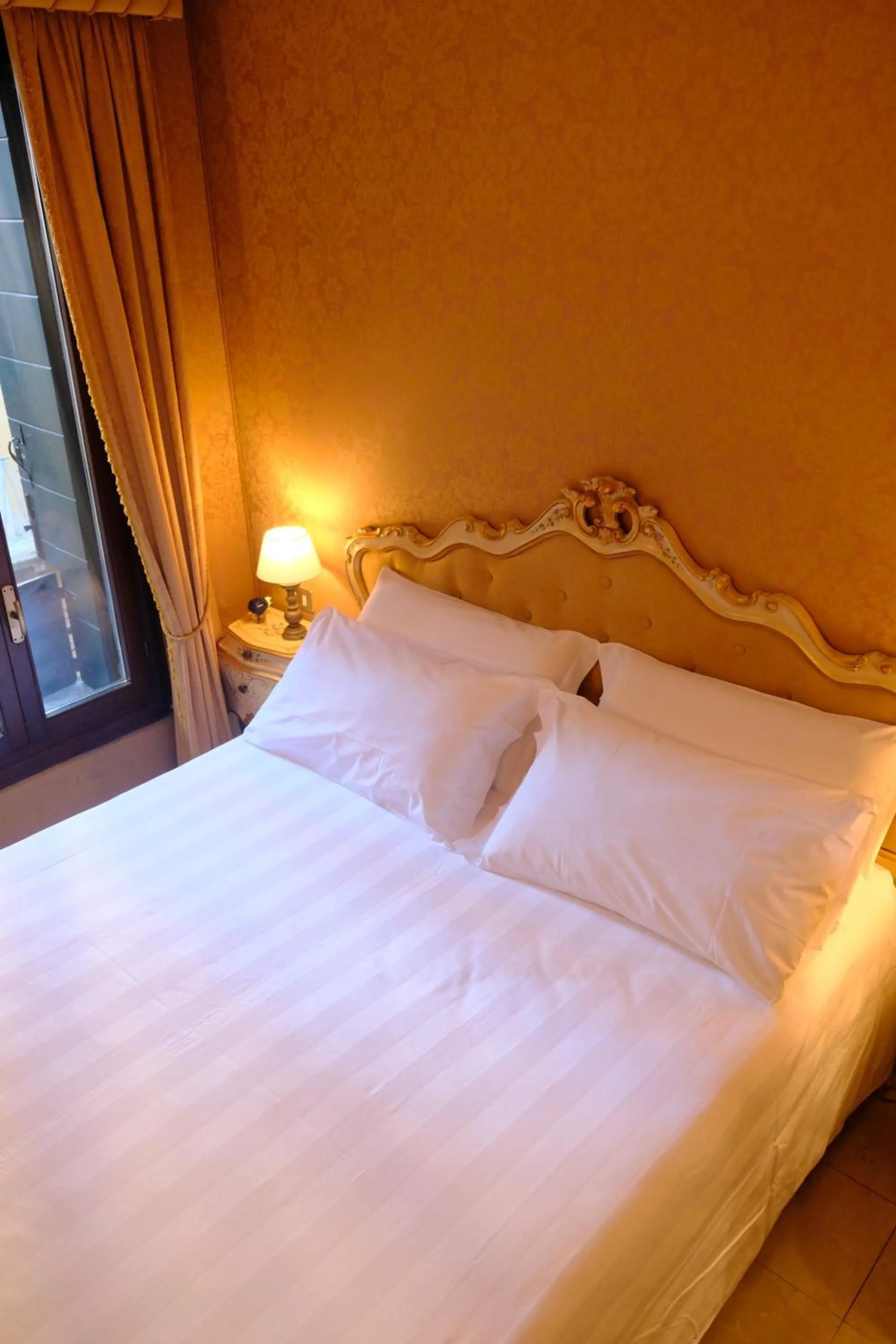 Bed in H O T E L S A N G A L L O l