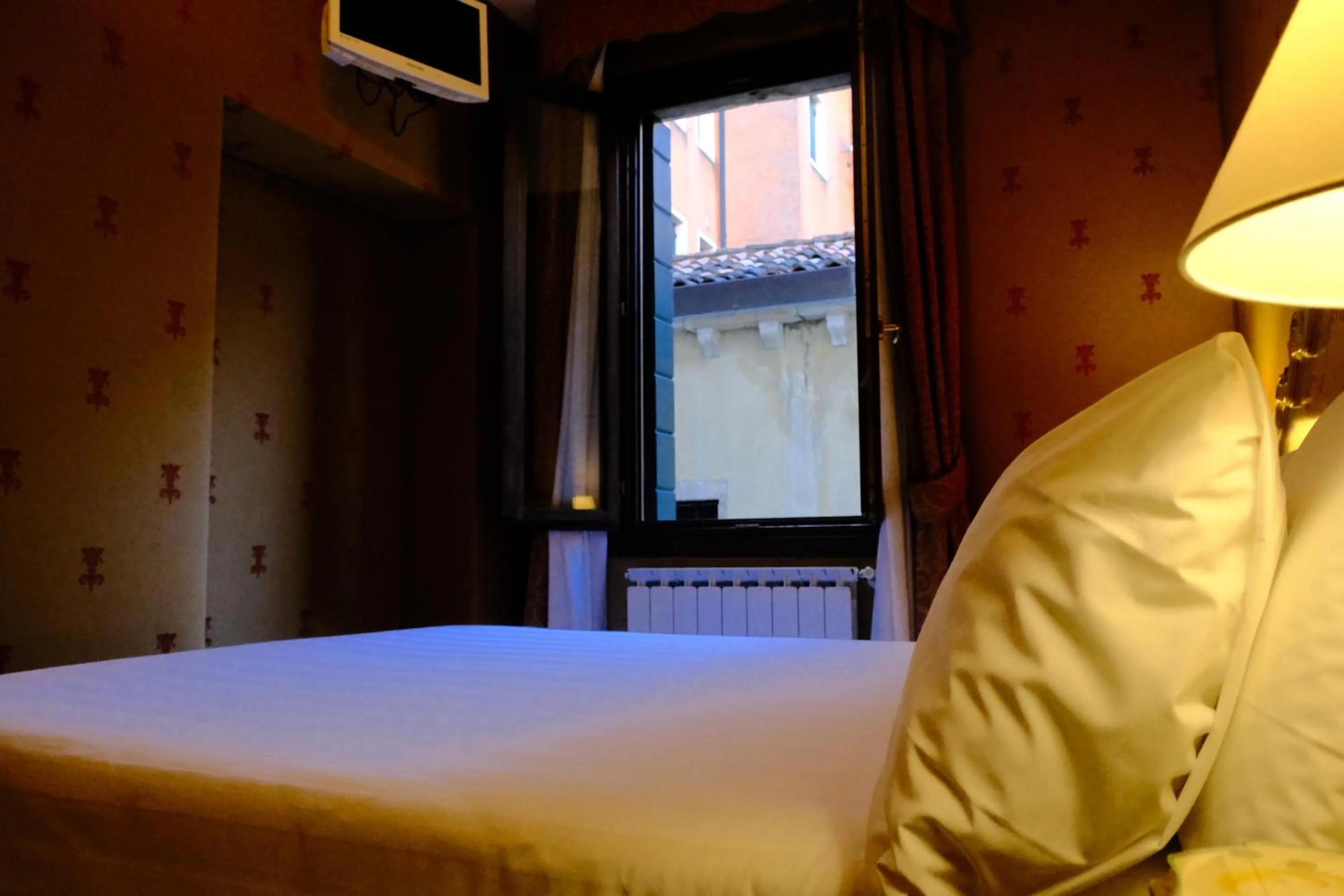 View (from property/room), Bed in H O T E L S A N G A L L O l