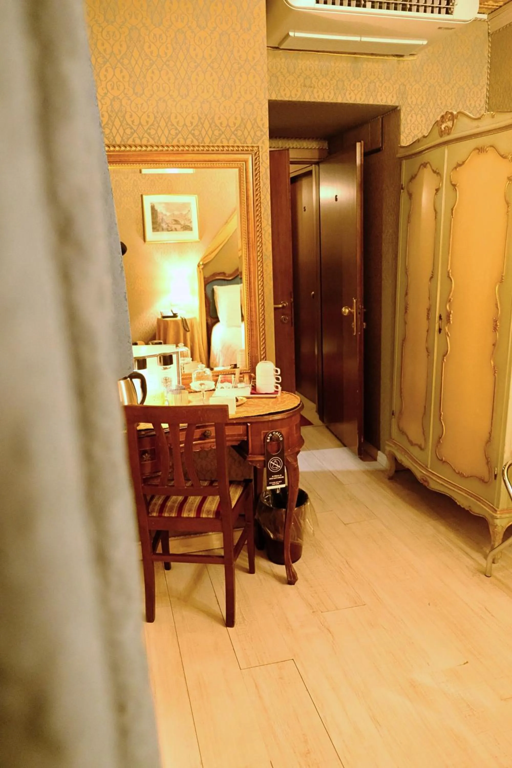 wardrobe in H O T E L S A N G A L L O l