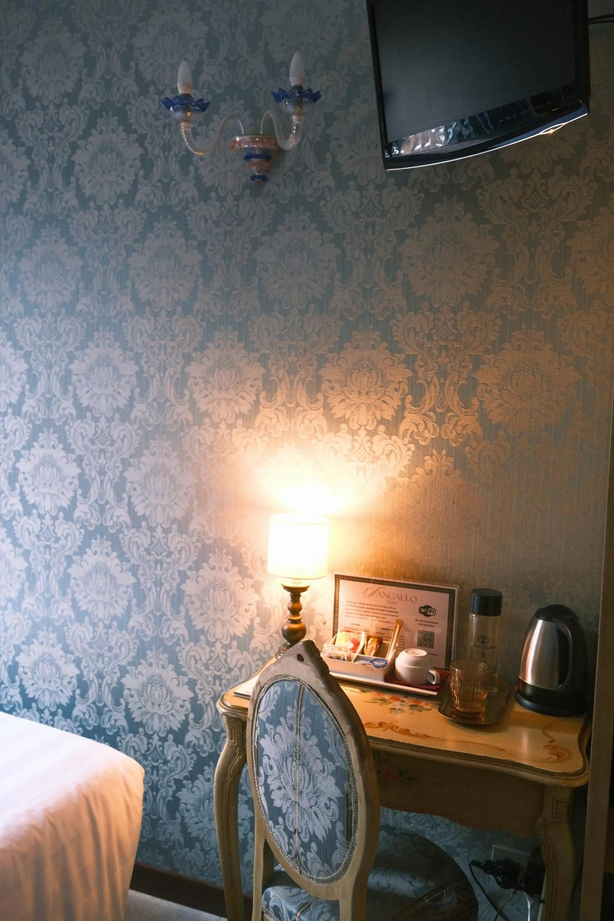 Decorative detail, Bed in H O T E L S A N G A L L O l