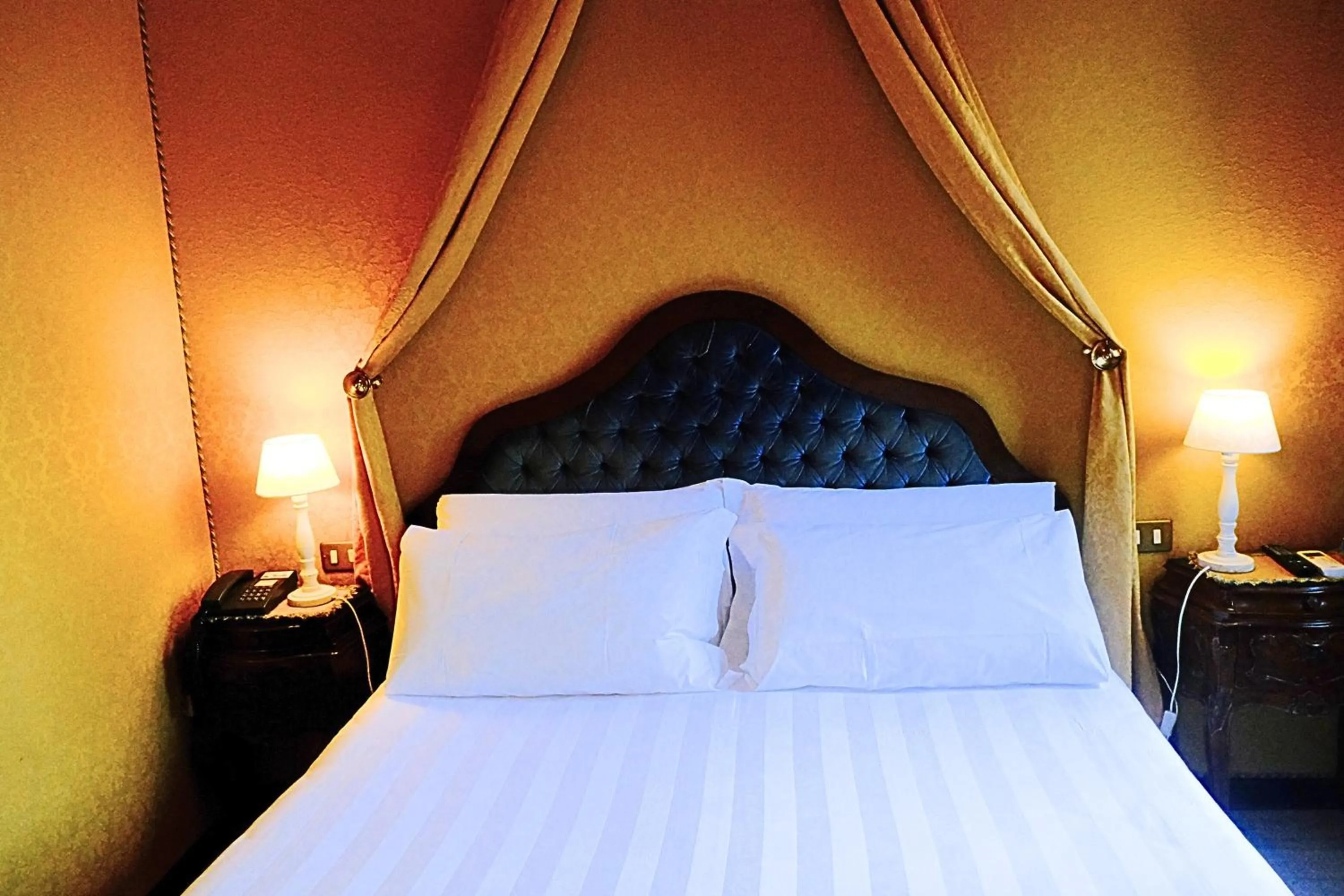 Bed in H O T E L S A N G A L L O l