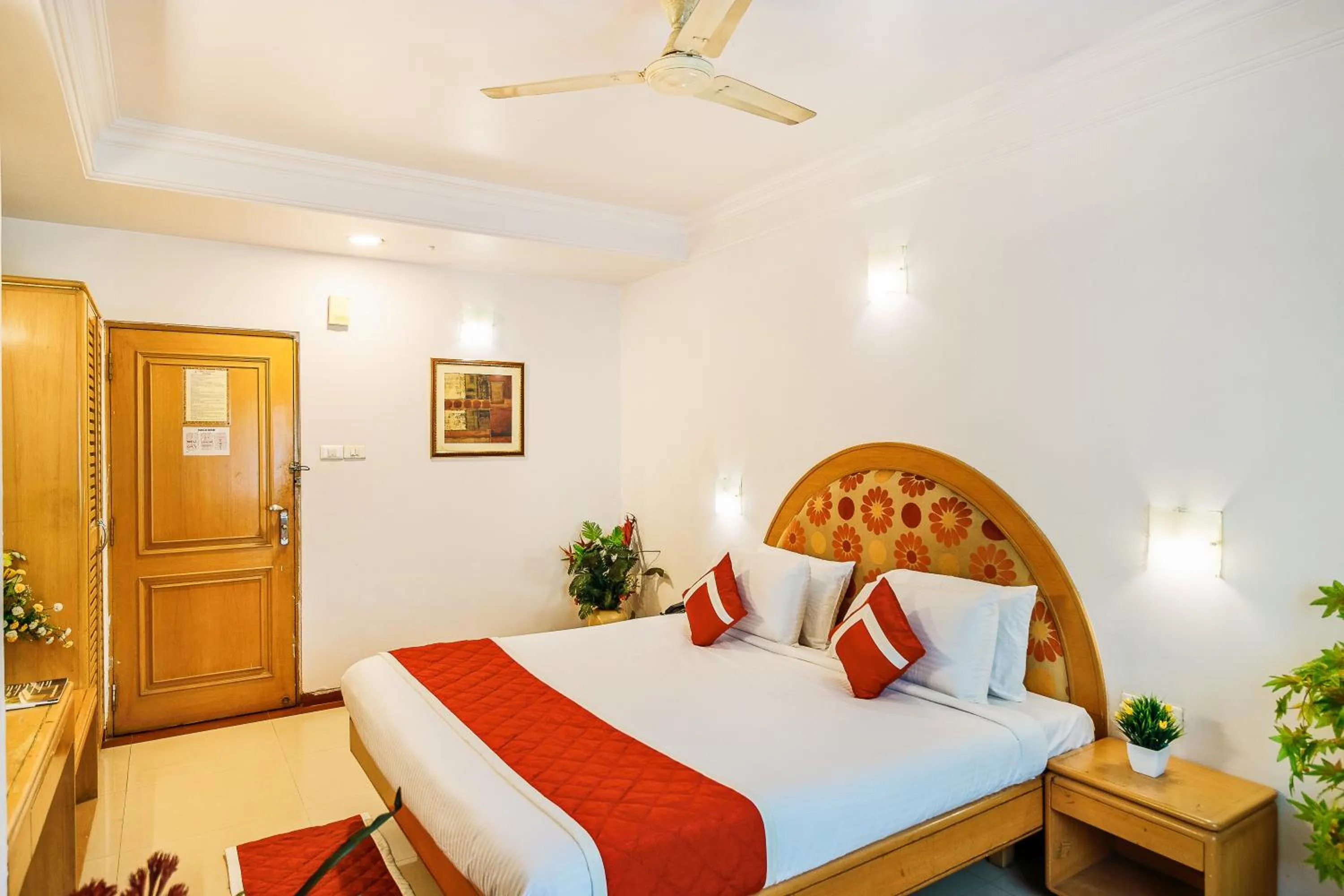 Photo of the whole room, Bed in Octave Crystal Heights