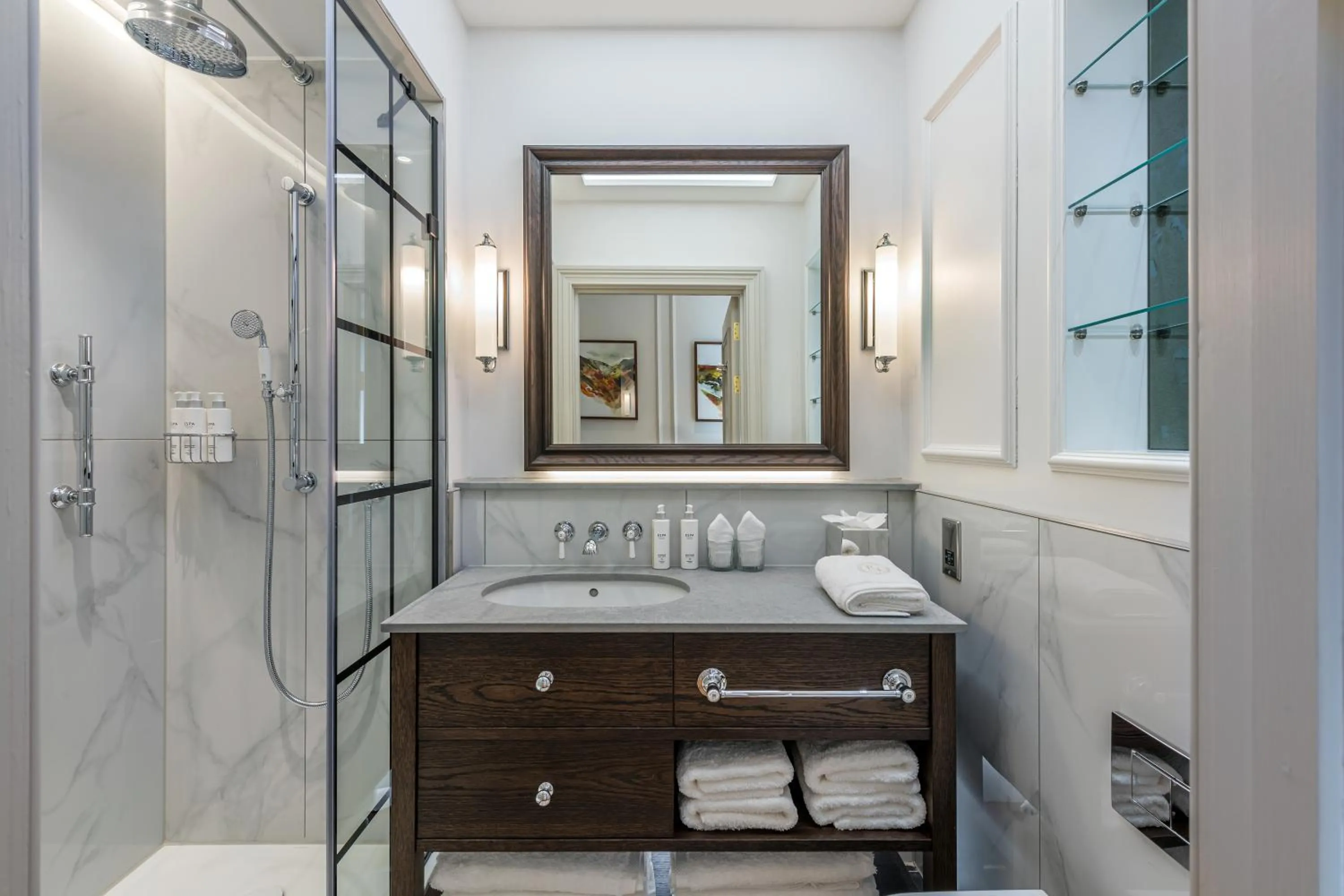 Bathroom, Bed in RÌGH Residences - George Street