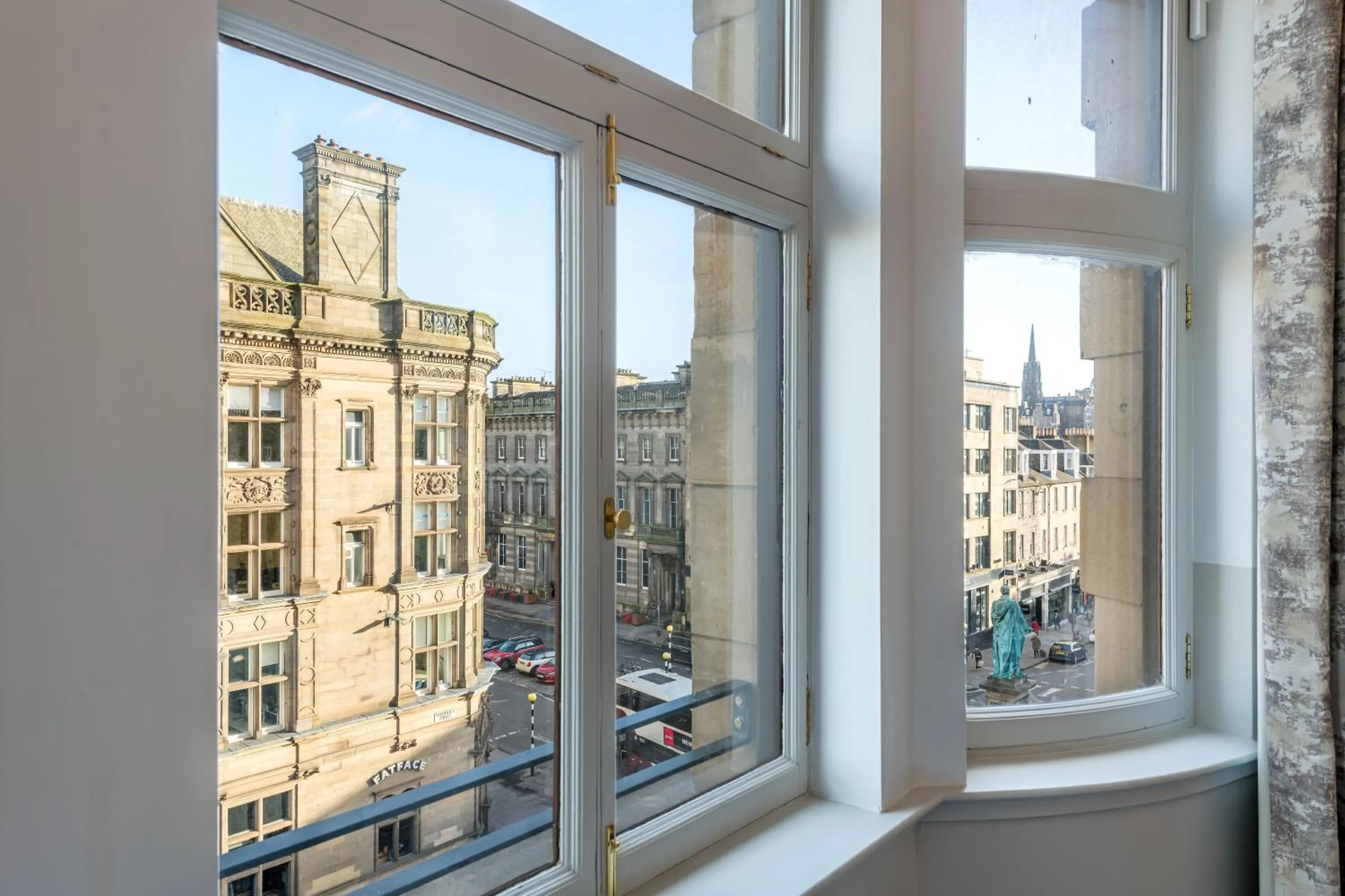 City view in RÌGH Residences - George Street