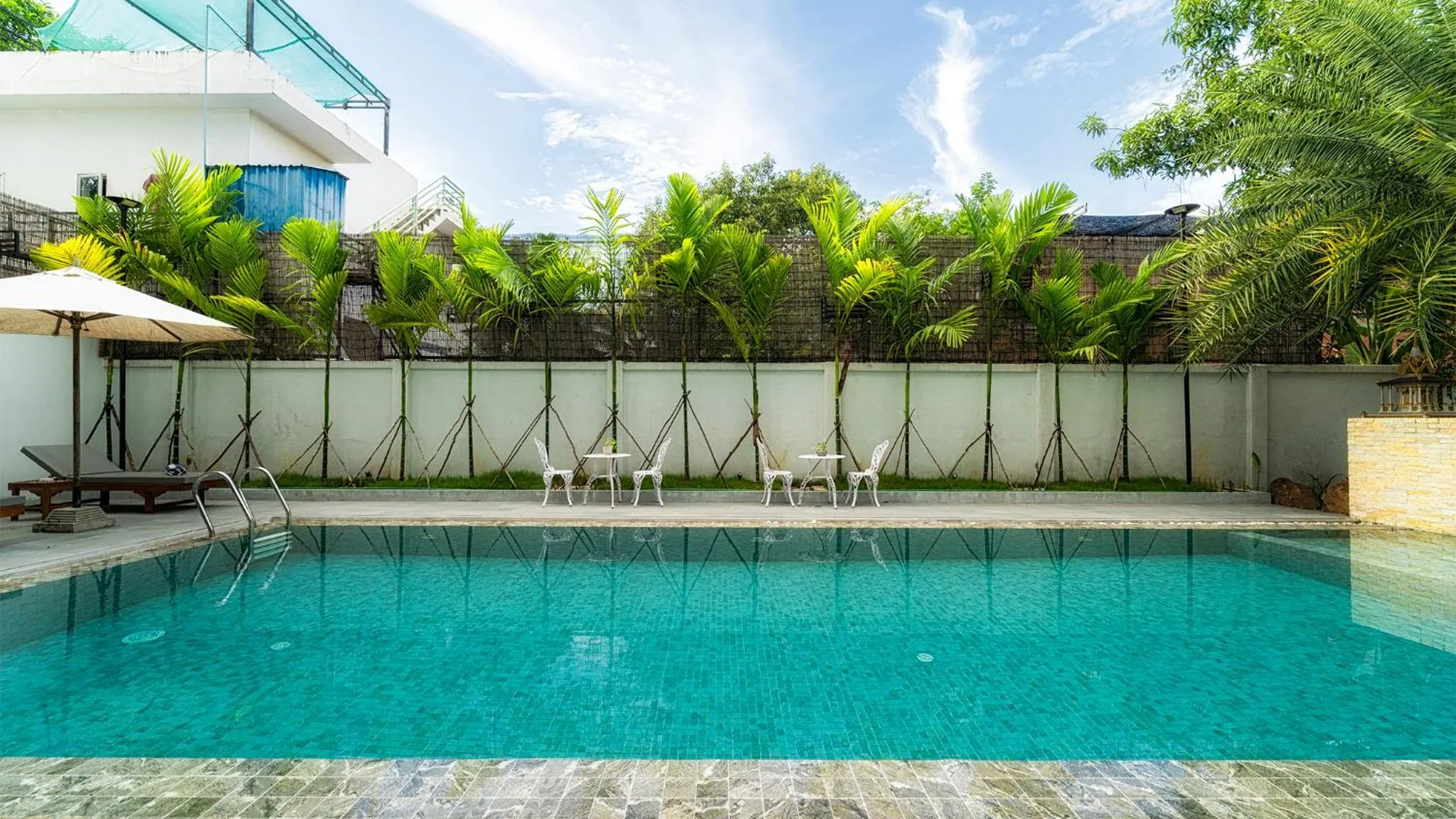 Swimming pool in LH Residence 752