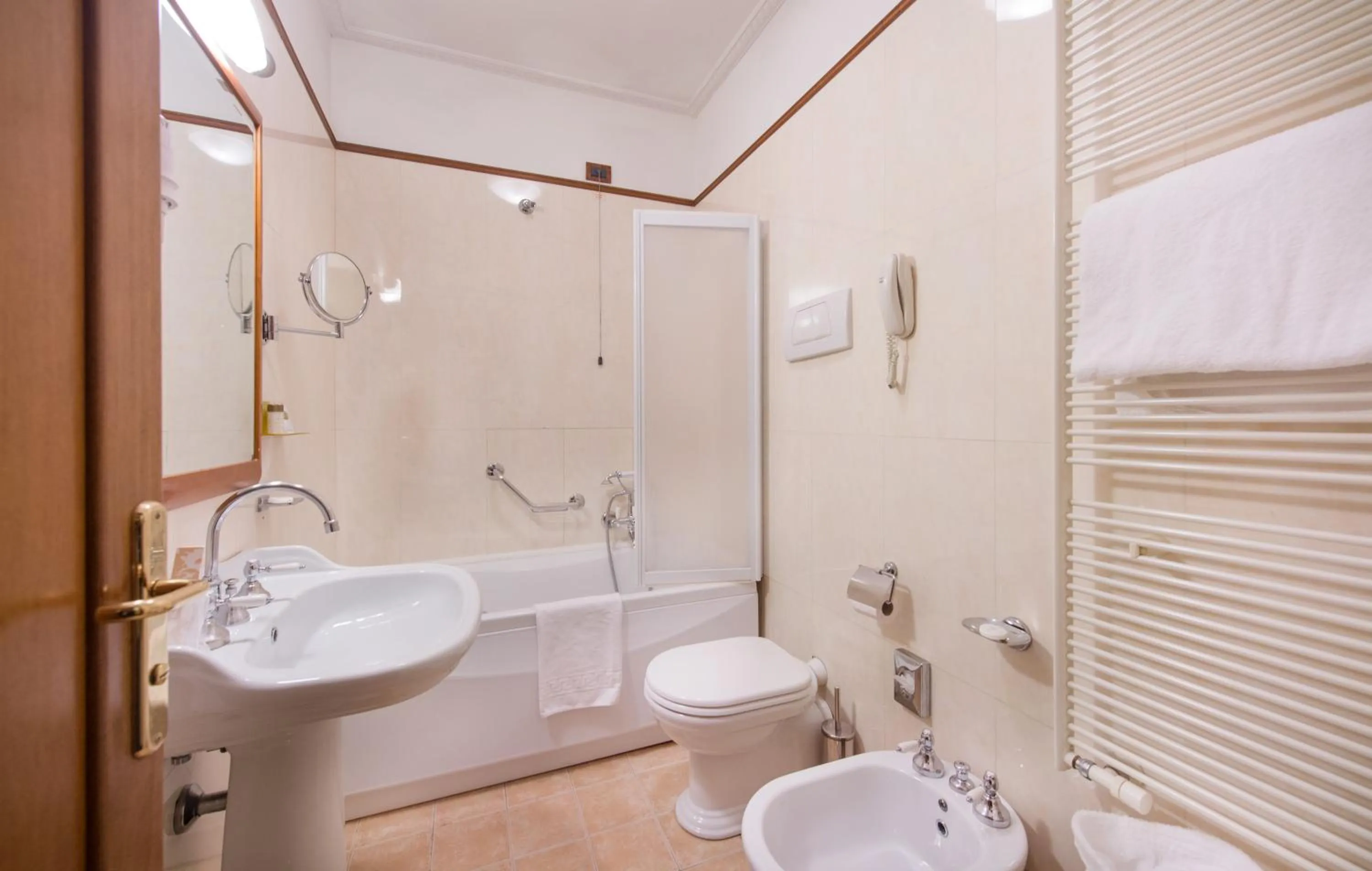 Bathroom in Strozzi Palace Hotel