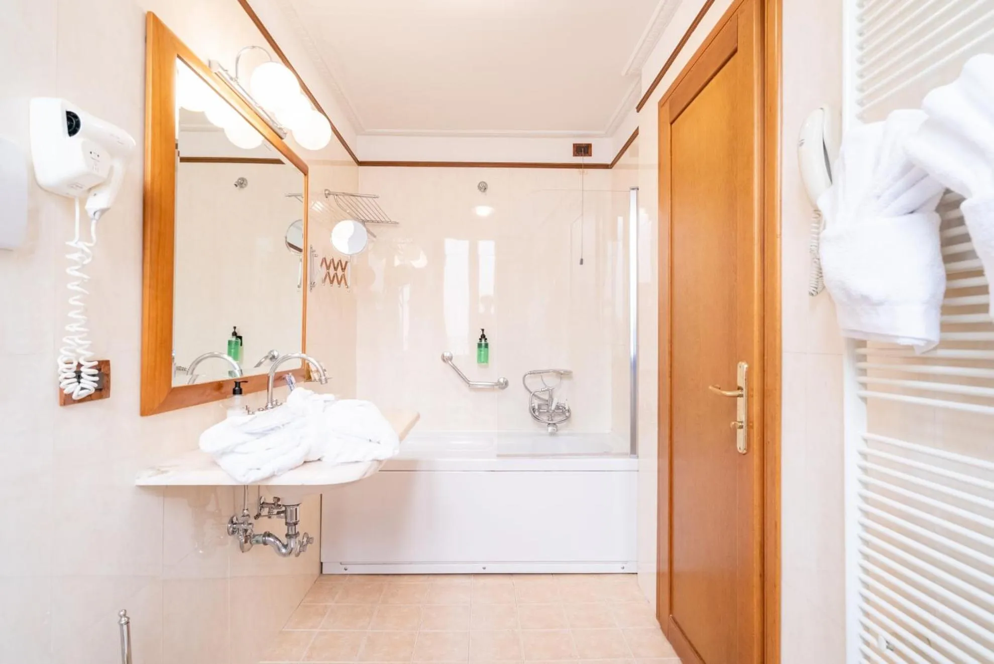 Bathroom in Strozzi Palace Hotel