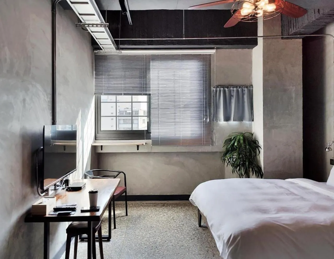 Photo of the whole room, Bed in The Retro Tai-Pan