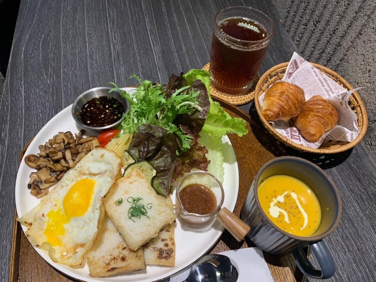 Breakfast in The Retro Tai-Pan