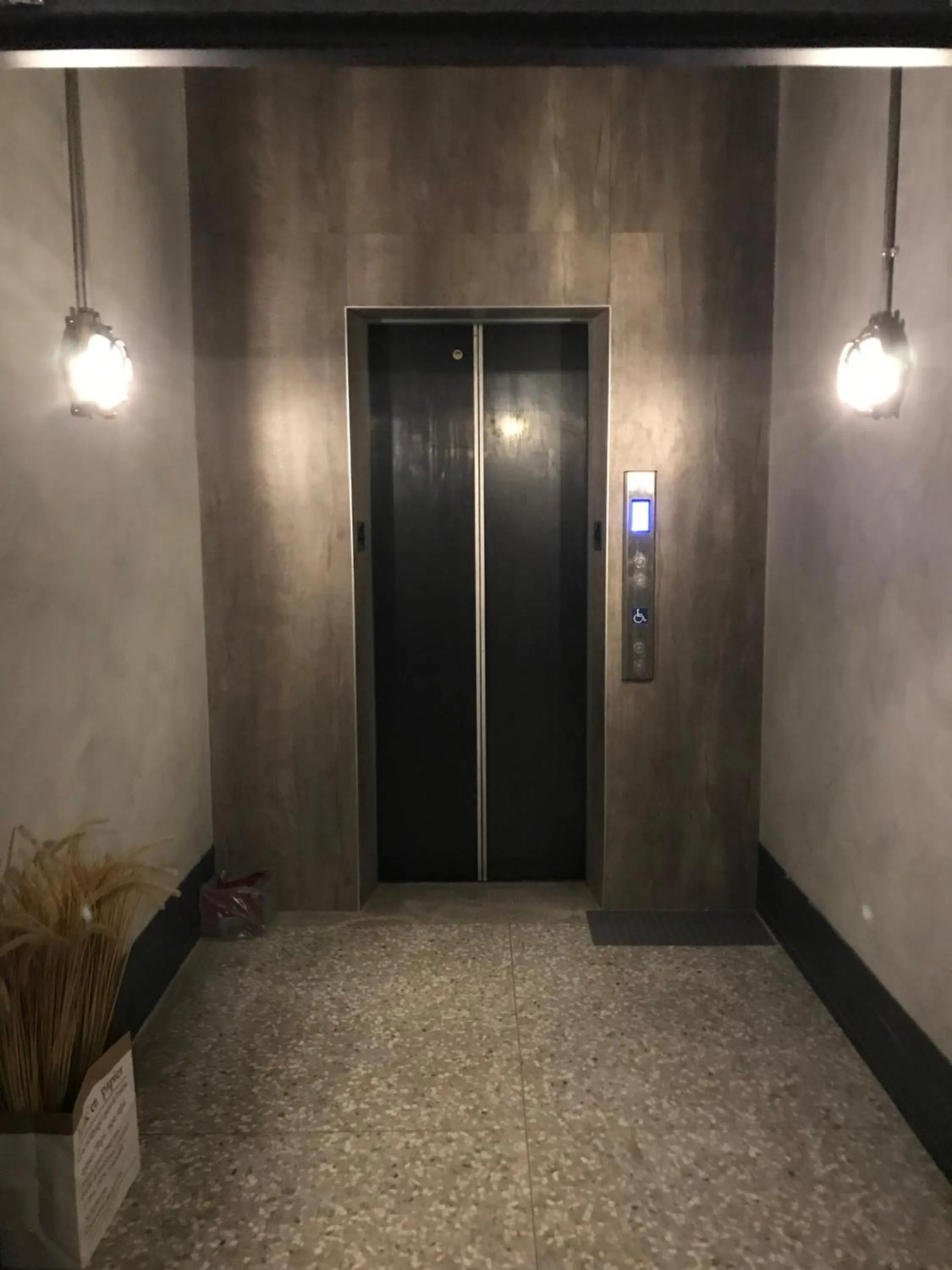 elevator in The Retro Tai-Pan