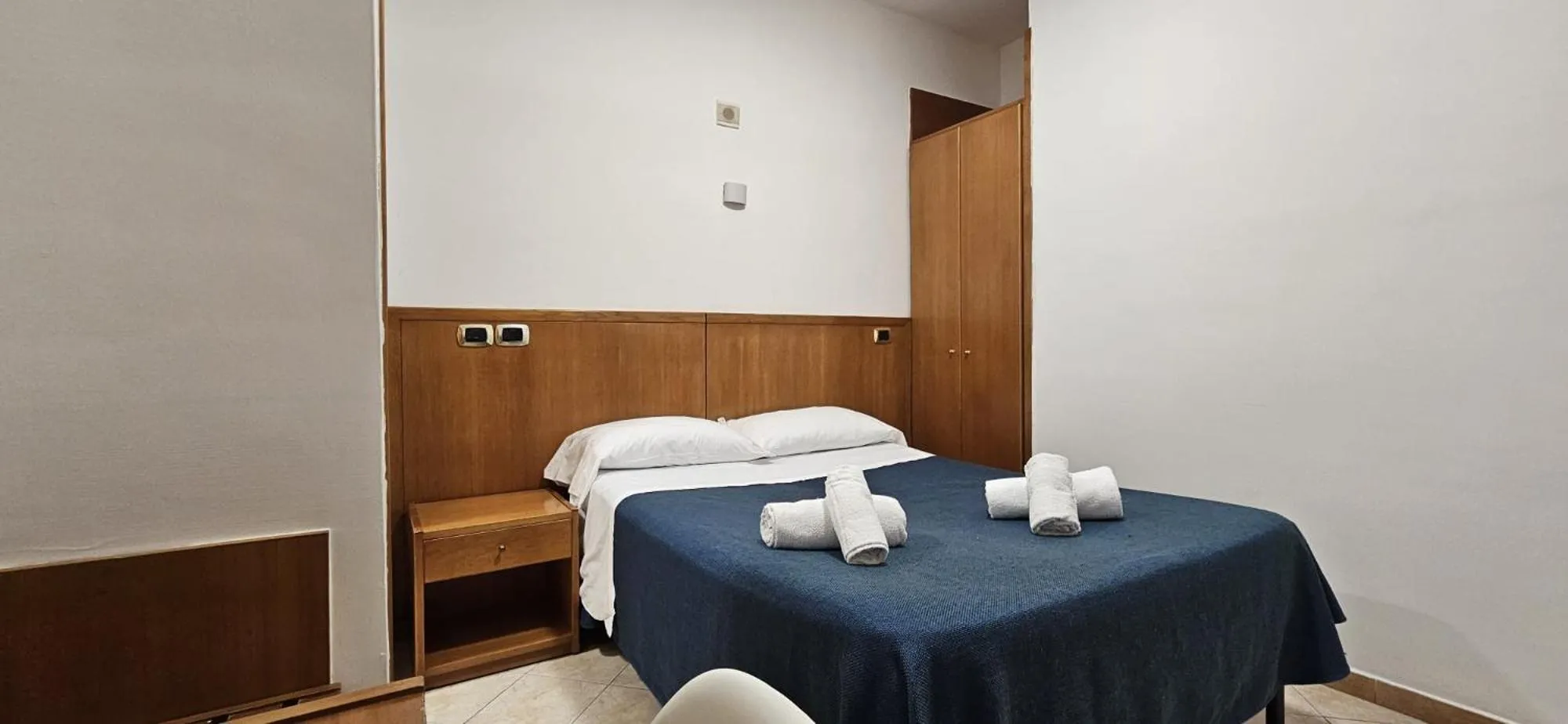 Bedroom, Bed in Hotel Zara Napoli