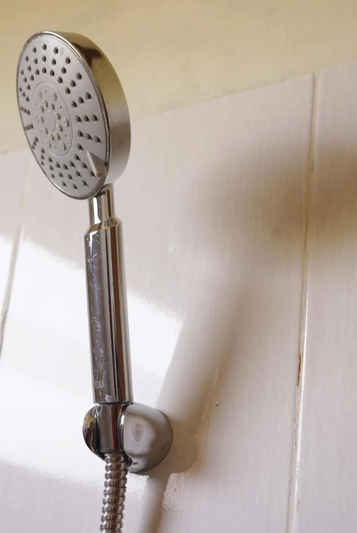 Shower in Penginapan Homestay Mudiyono Syari'ah