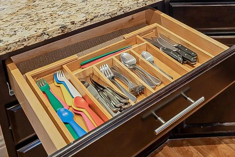 Kitchen or kitchenette in Sports Themed--Automated King Bed--Family Friendly--5 miles to Strip