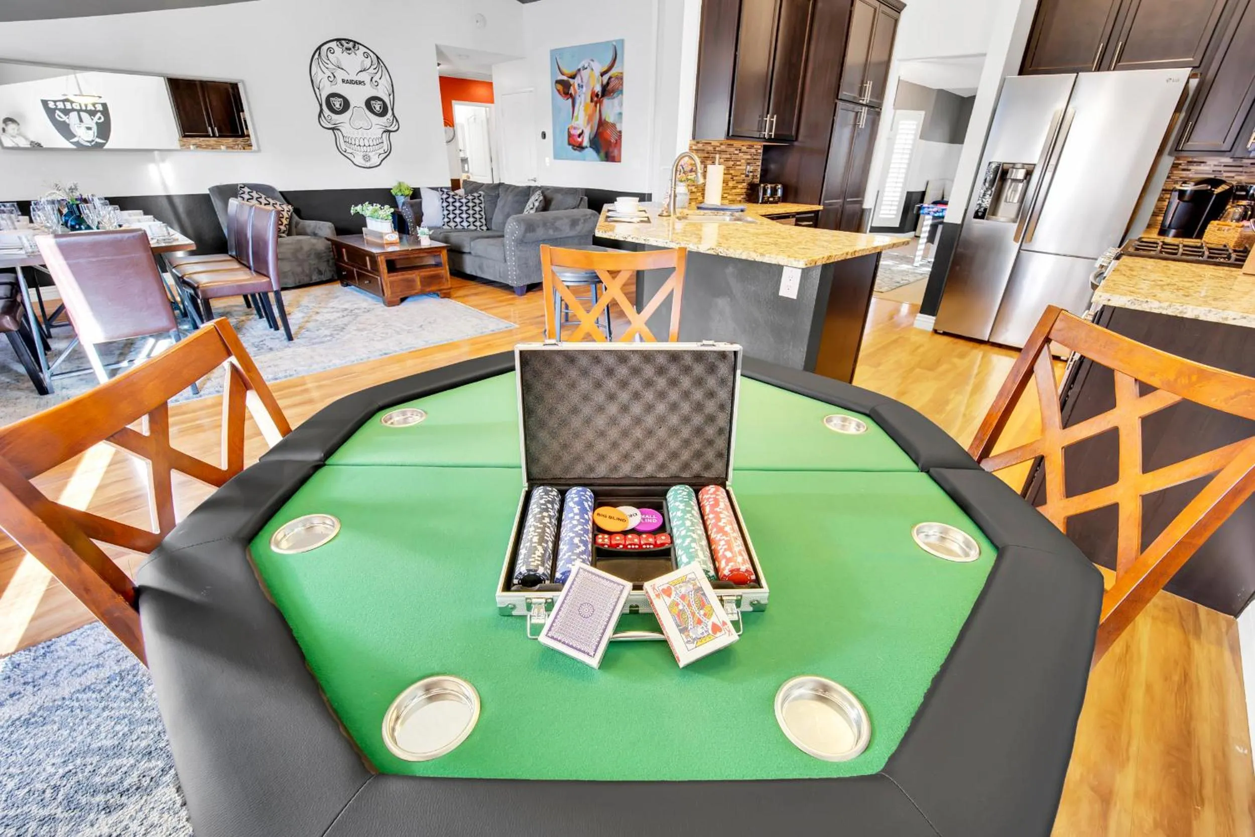 Game Room in Sports Themed--Automated King Bed--Family Friendly--5 miles to Strip