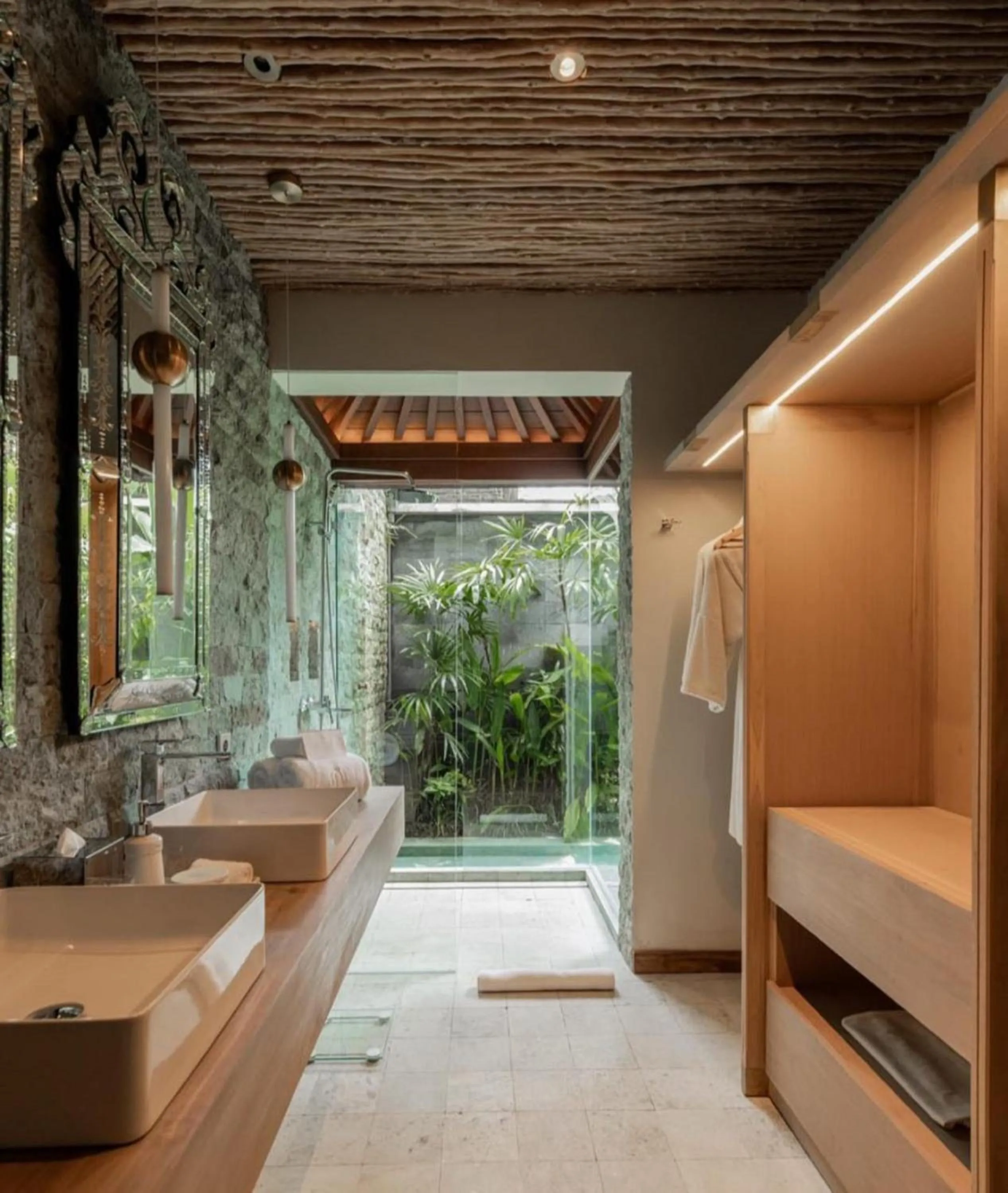 Bathroom in La Reserve 1785 Canggu - Adults Only