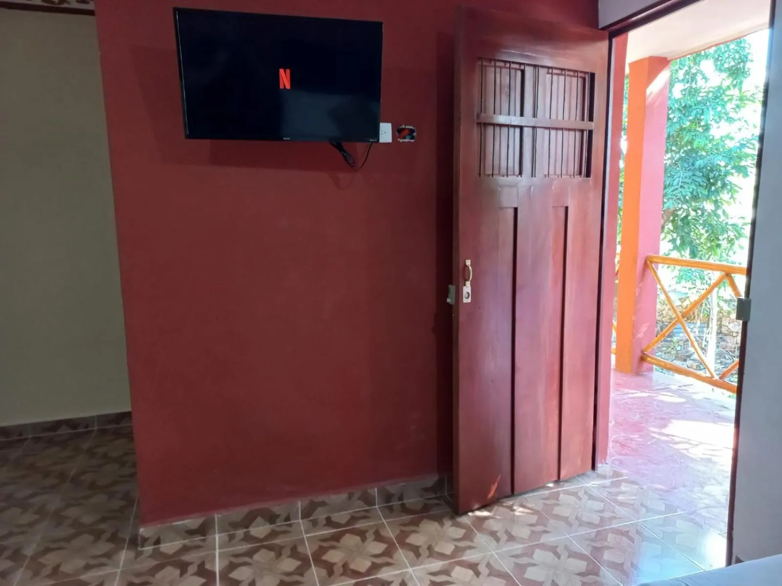 TV and multimedia in Hotel Don Jacinto