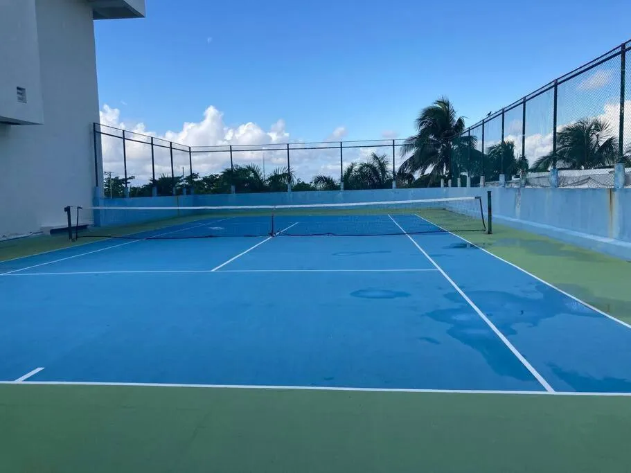 Tennis court in Cancun Oceanfront, Entire Apartment