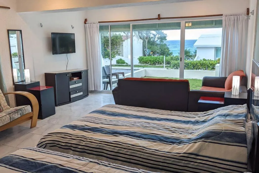 Photo of the whole room, Bed in Cancun Oceanfront, Entire Apartment