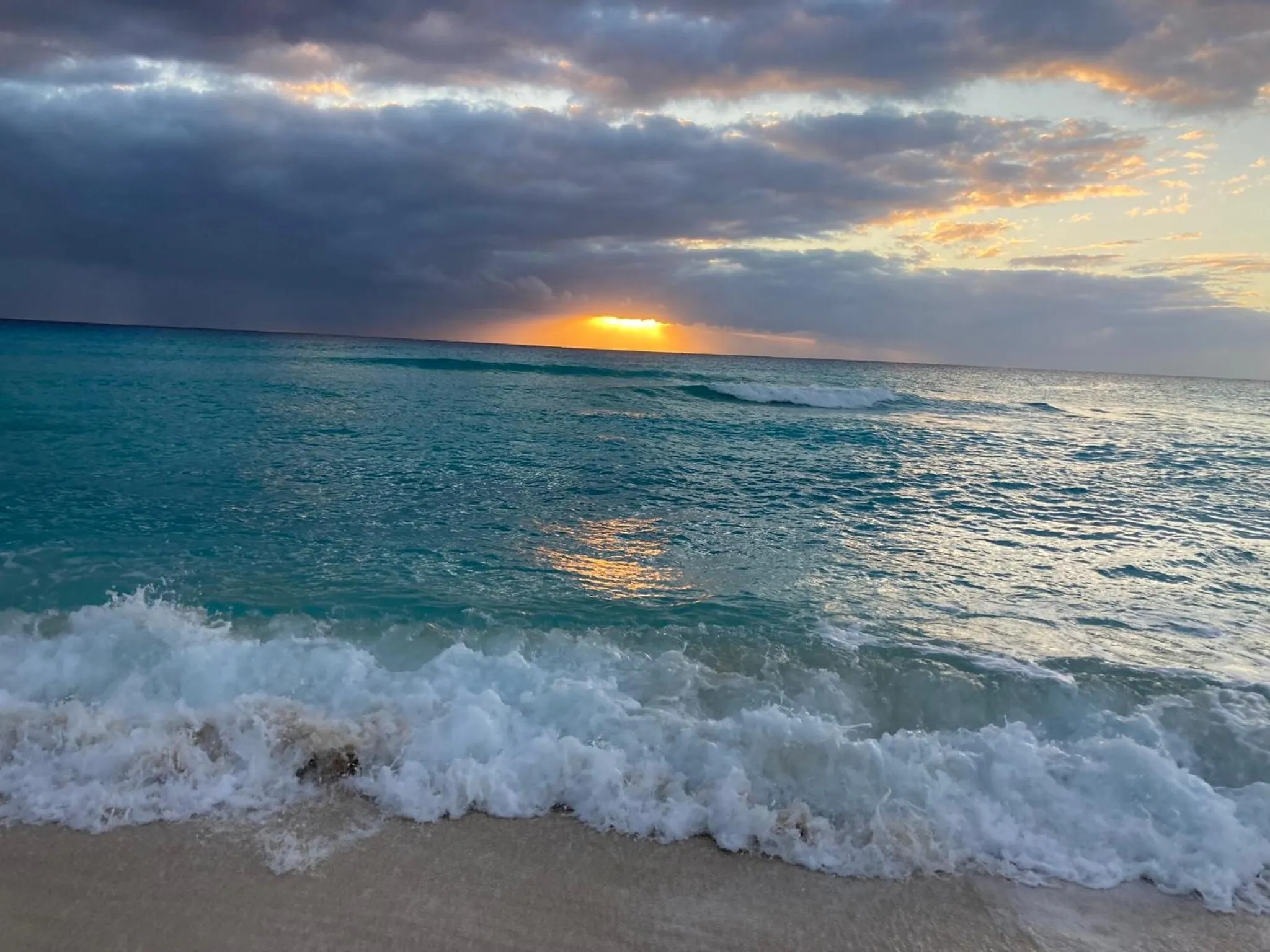 Cancun Oceanfront, Entire Apartment