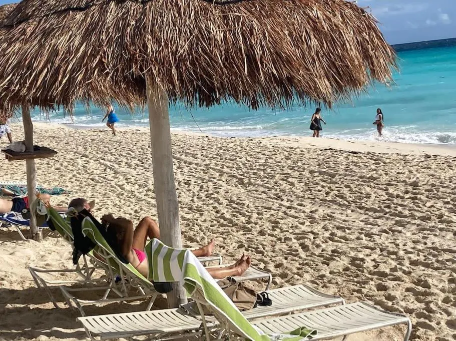 Beach in Cancun Oceanfront, Entire Apartment