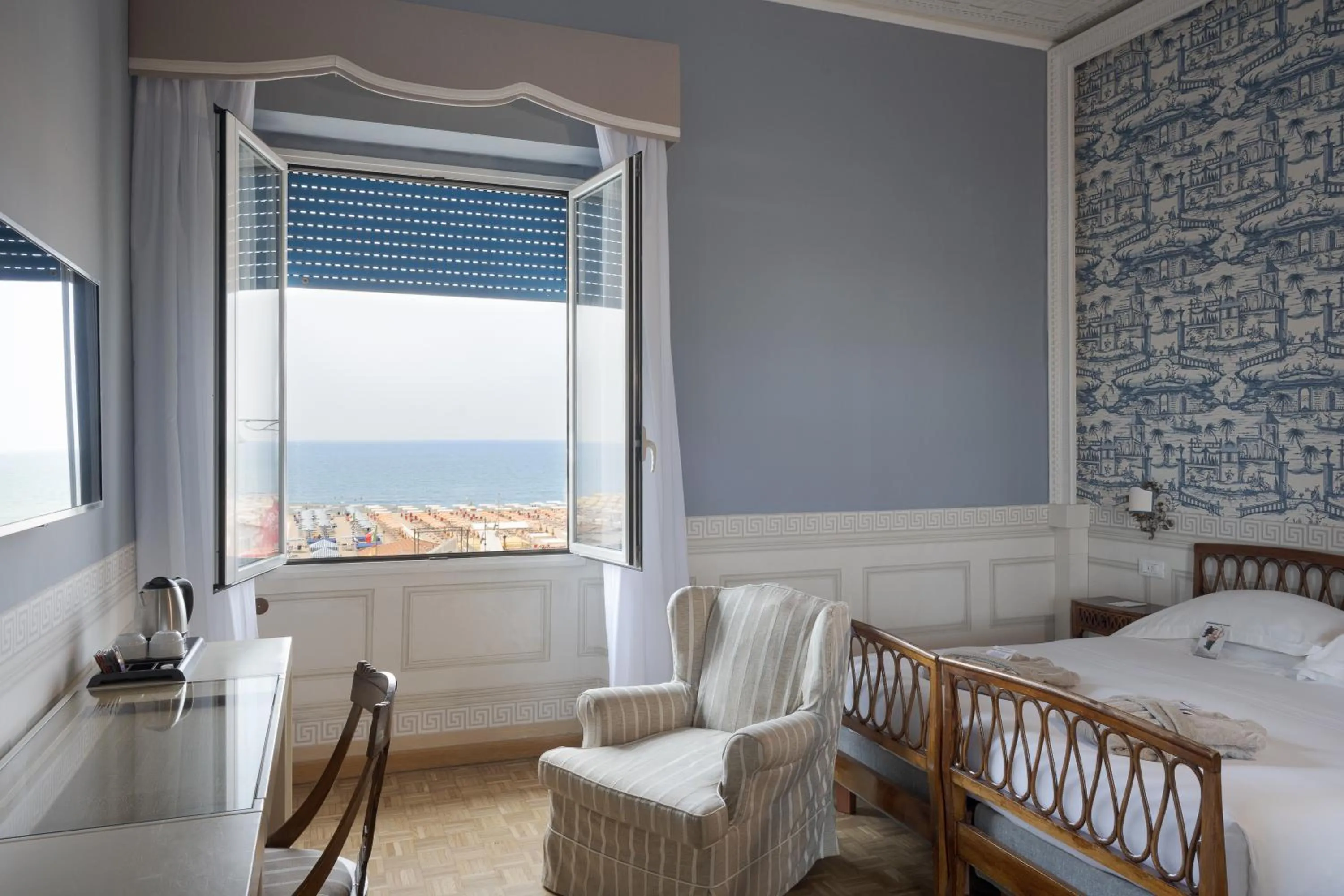 View (from property/room), Bed in Palace Hotel