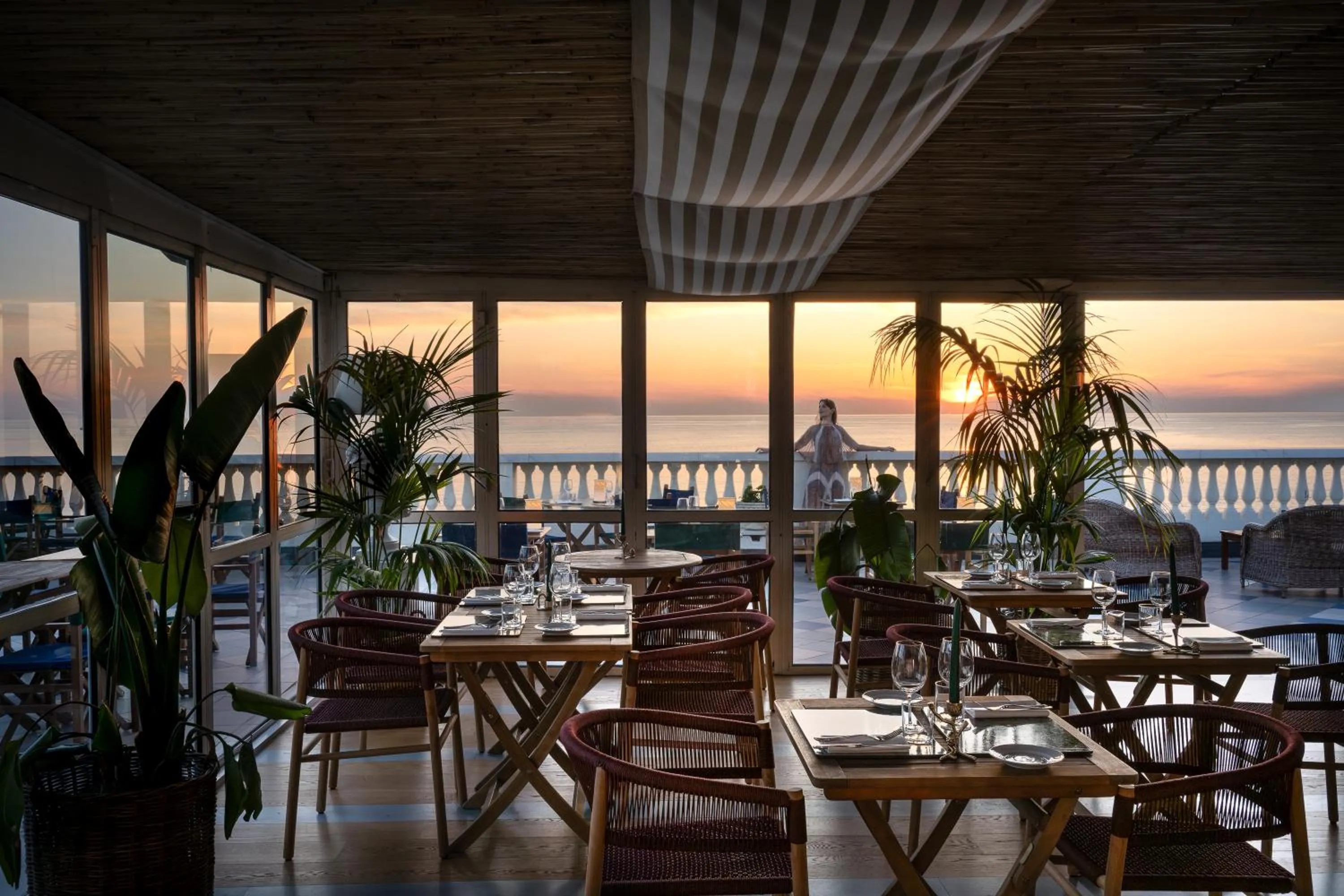 Restaurant/places to eat in Palace Hotel