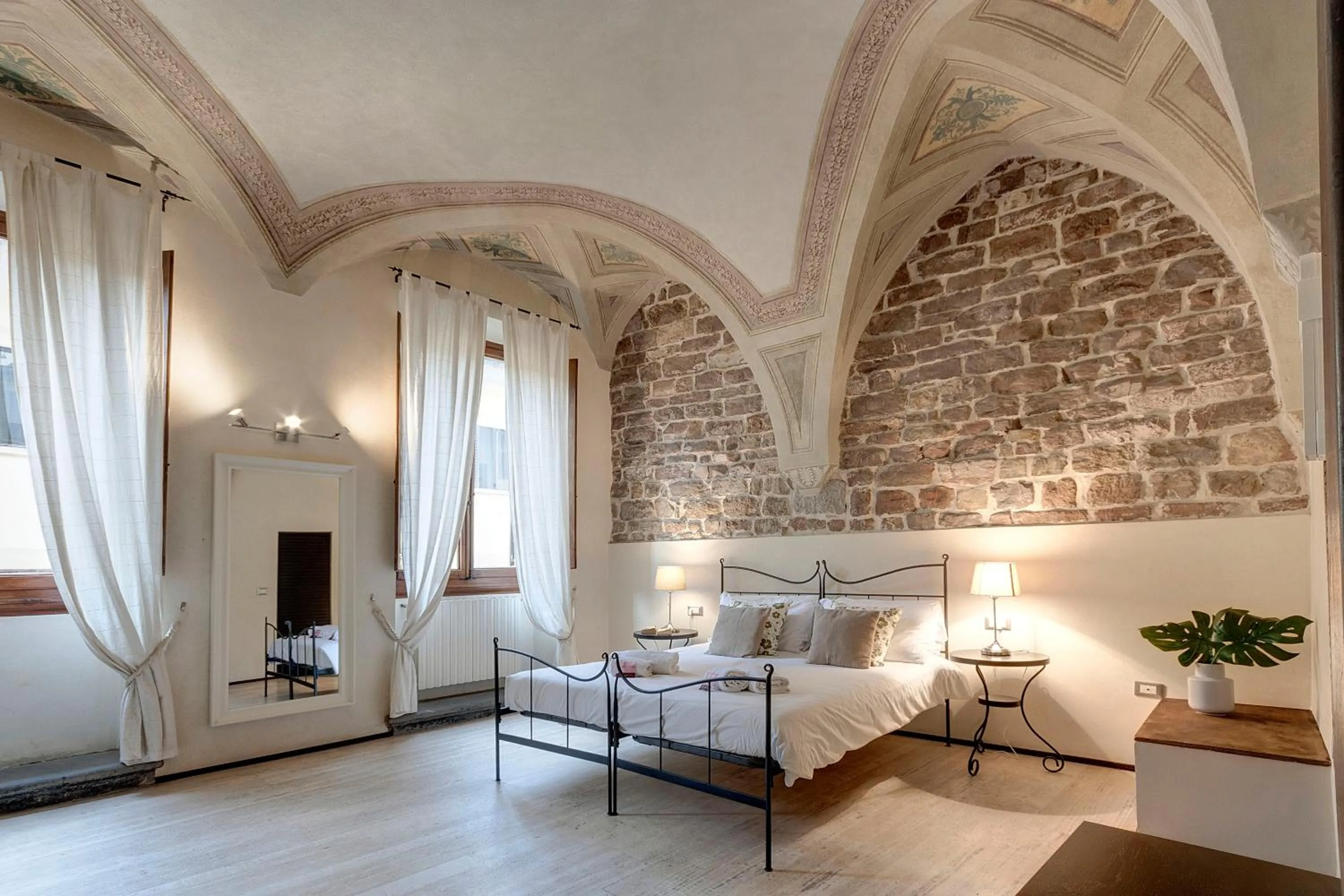 Calzaiuoli Apartments by Mamo Florence