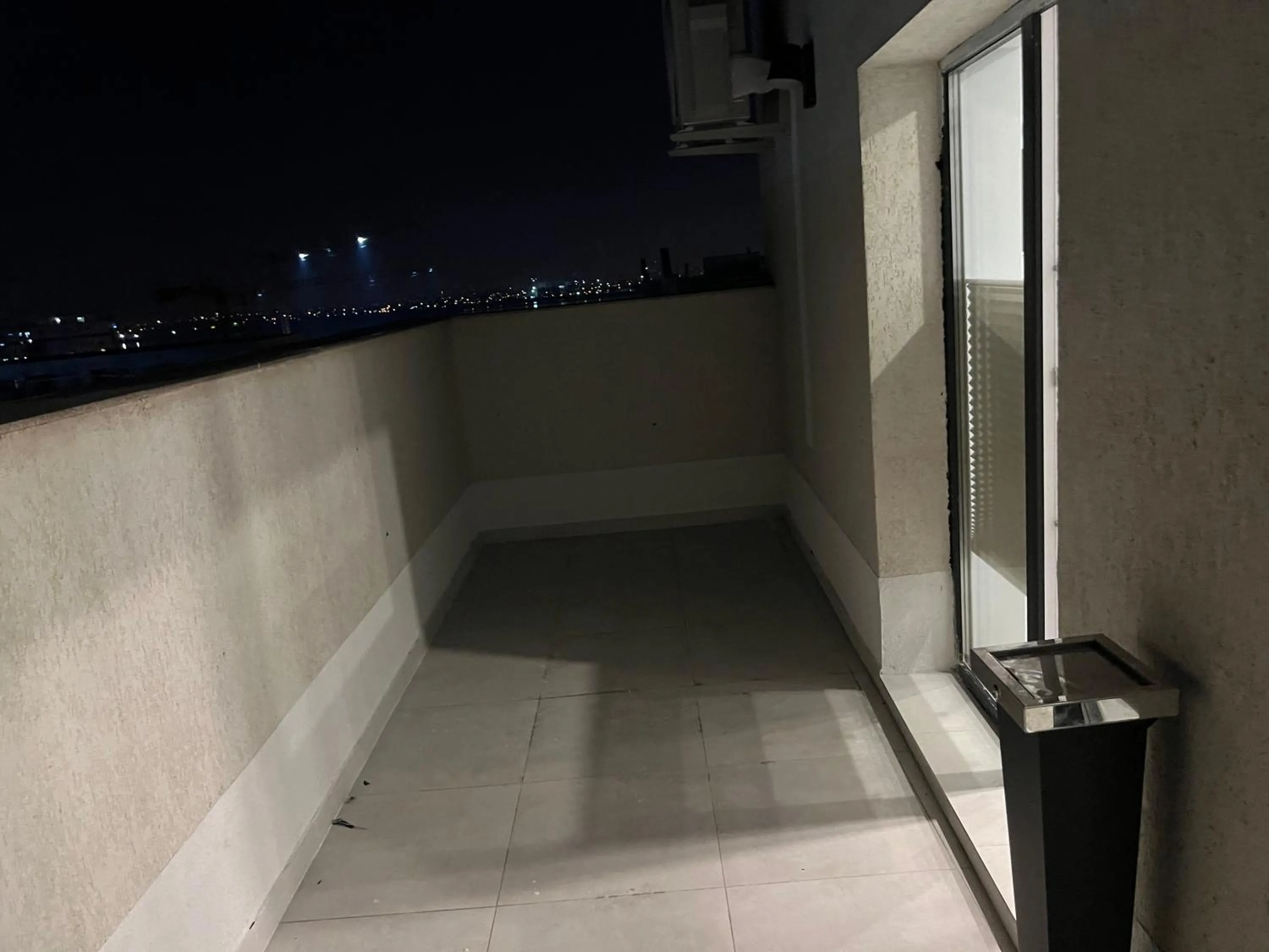 Balcony/Terrace in Stunning 2-Room Penthouse with Lakeview W11