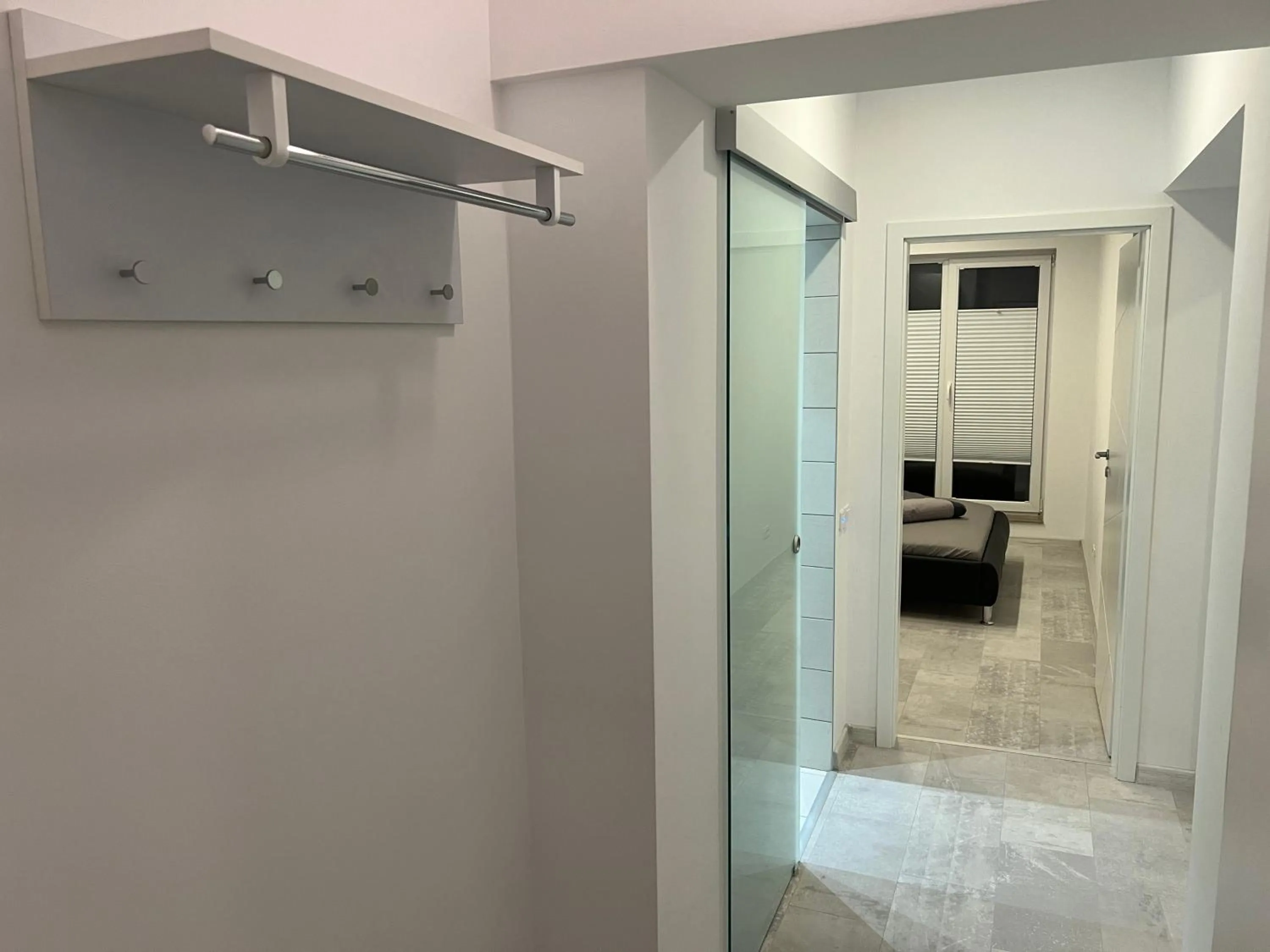 Staff in Stunning 2-Room Penthouse with Lakeview W11