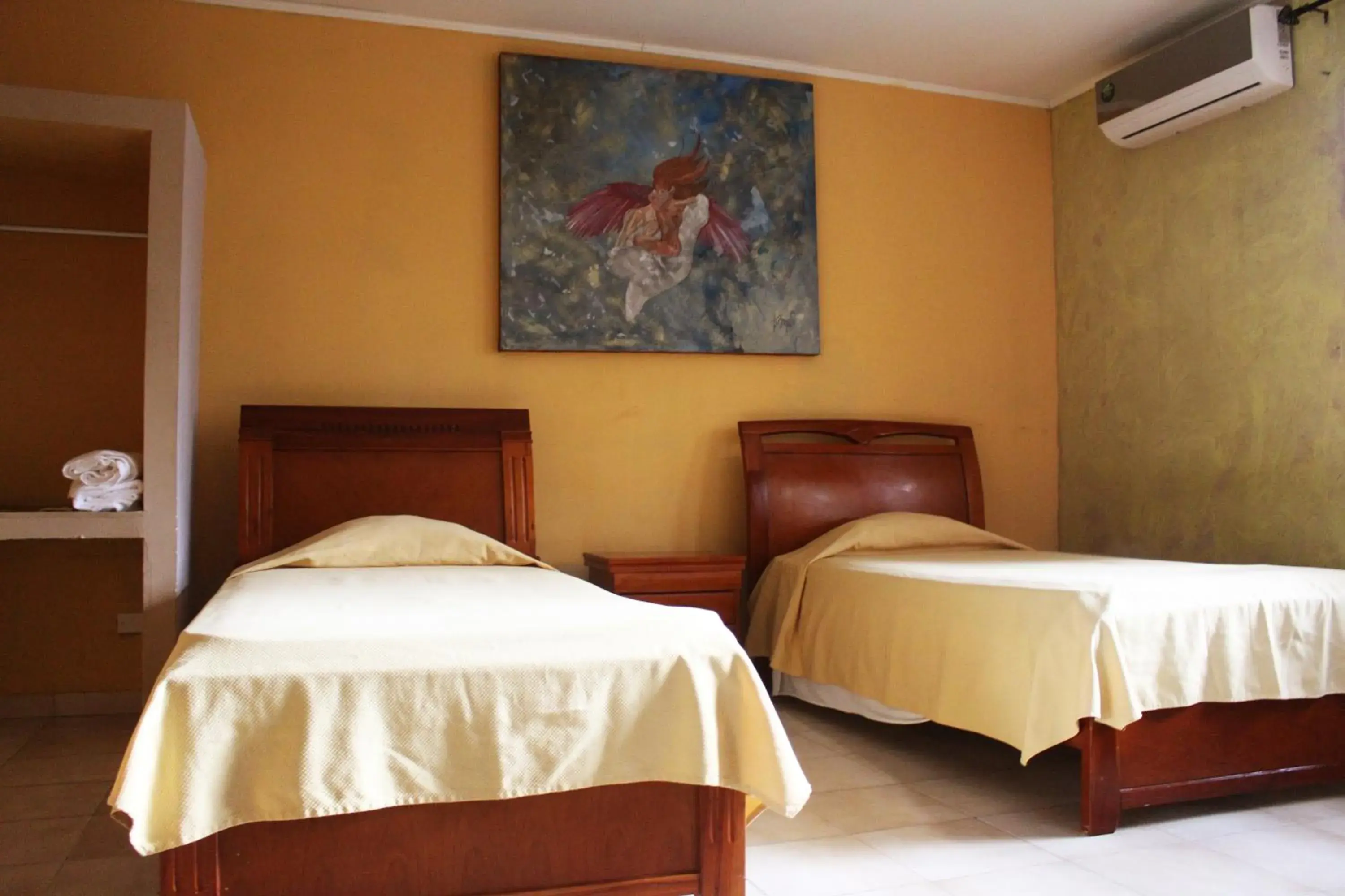 Twin Room in Canal Inn Panama Twin Room in Canal Inn Panama