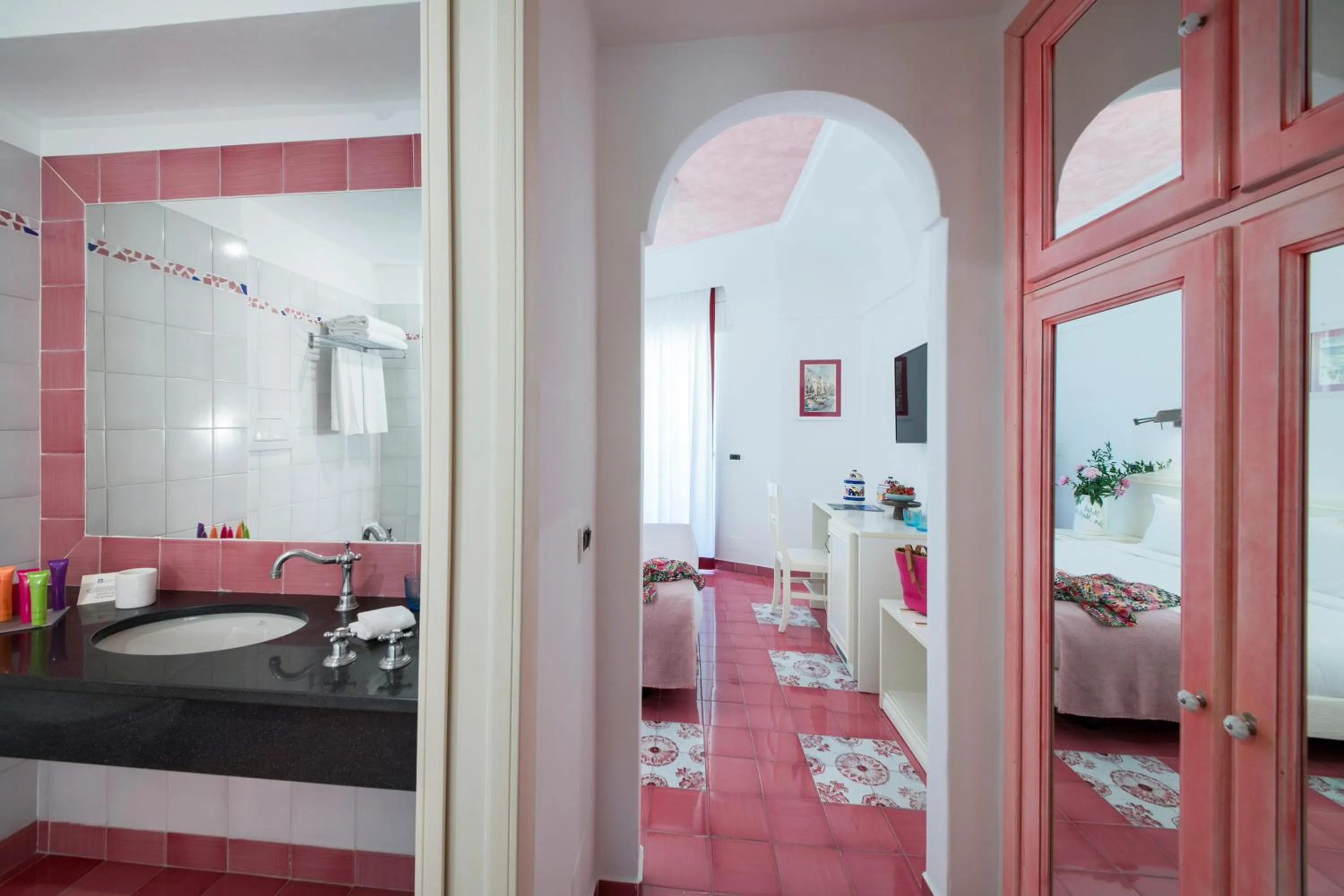 Shower, Bed in Hotel Terme San Michele & SPA, WorldHotels Distinctive