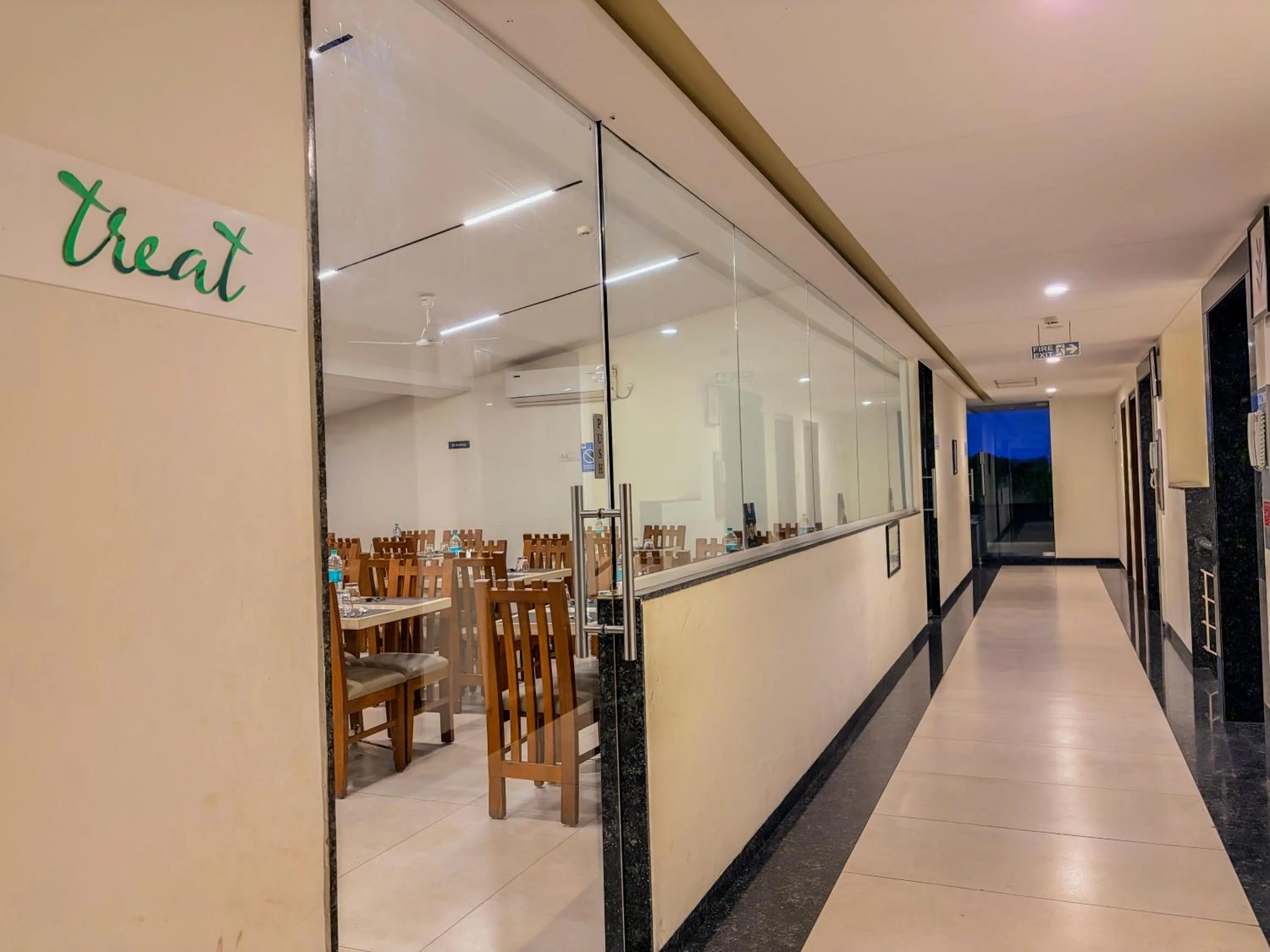 Restaurant/places to eat in Zip By Spree Hotels Brookefield