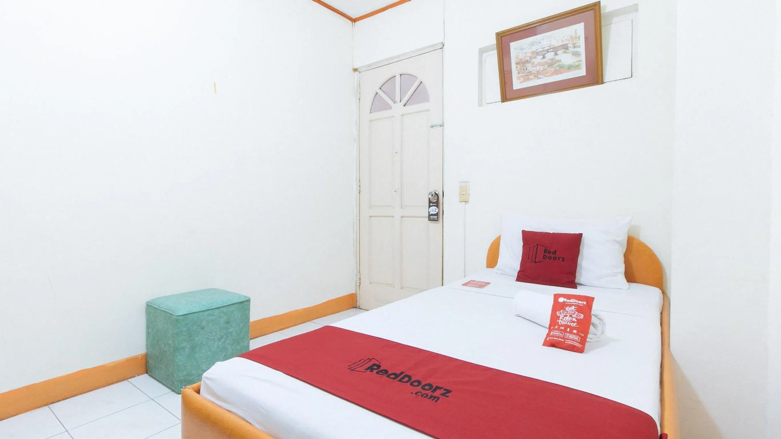 Bed in RedDoorz @ Malibu Room BF International Las Pinas