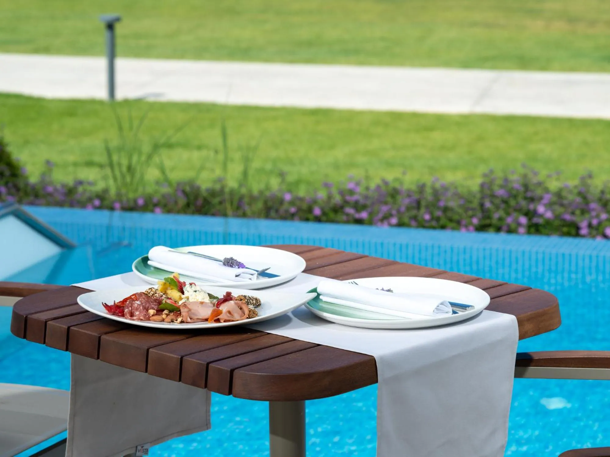 Food and drinks in Ammoa Luxury Hotel & Spa Resort