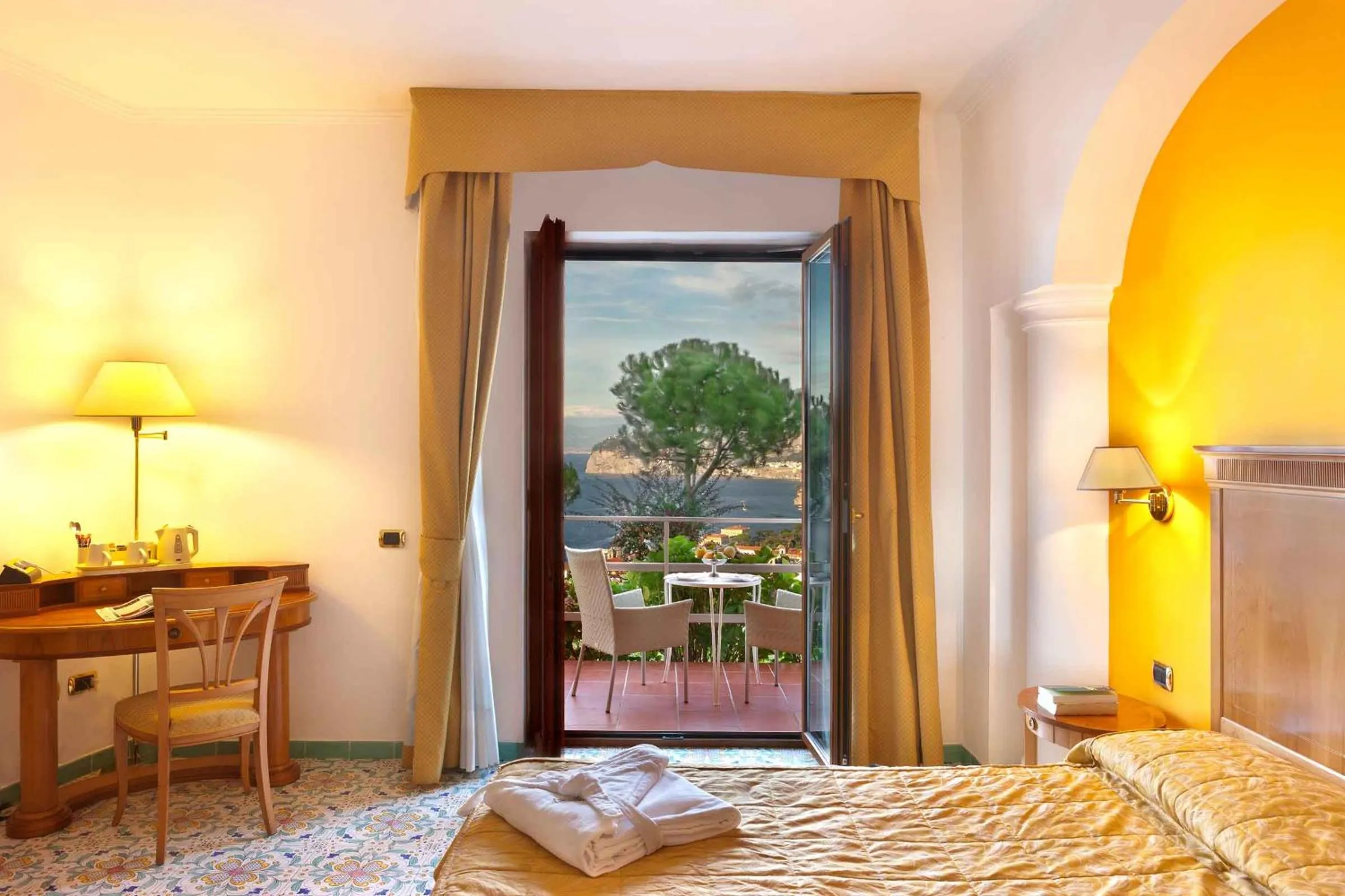 Bedroom, Bed in Grand Hotel President