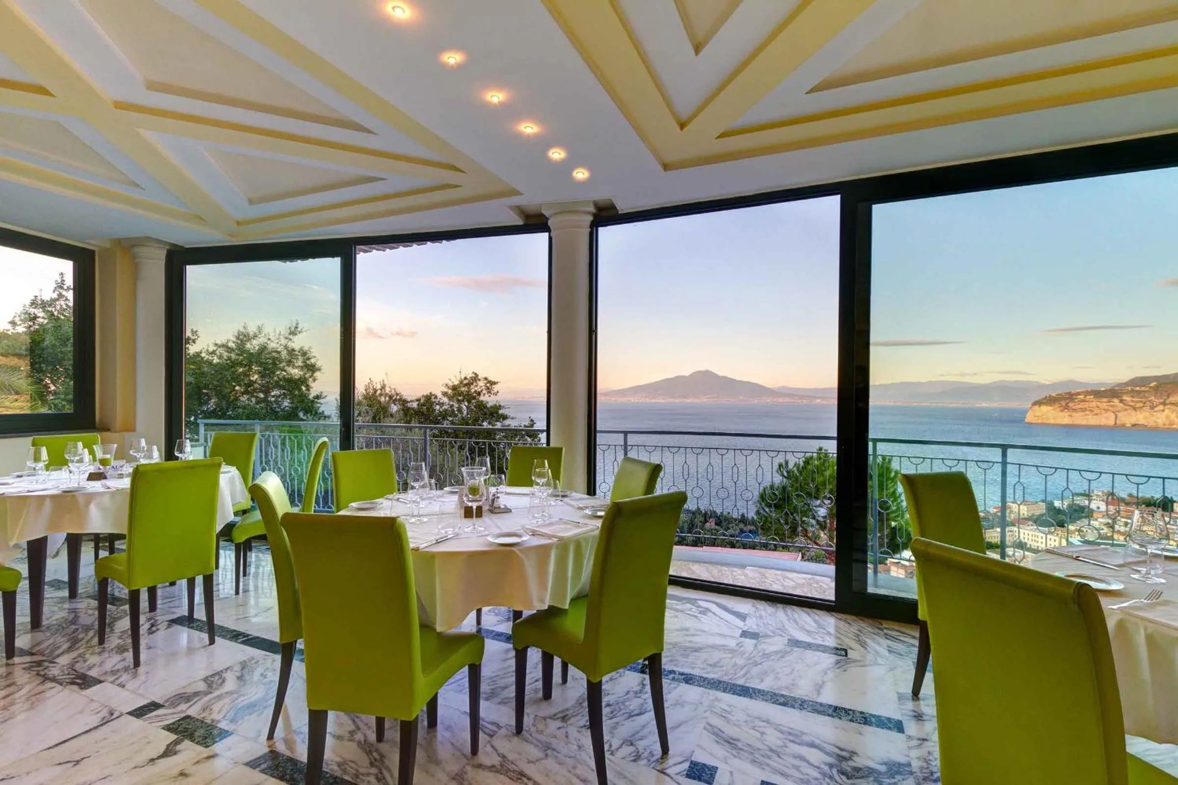 Restaurant/places to eat in Grand Hotel President