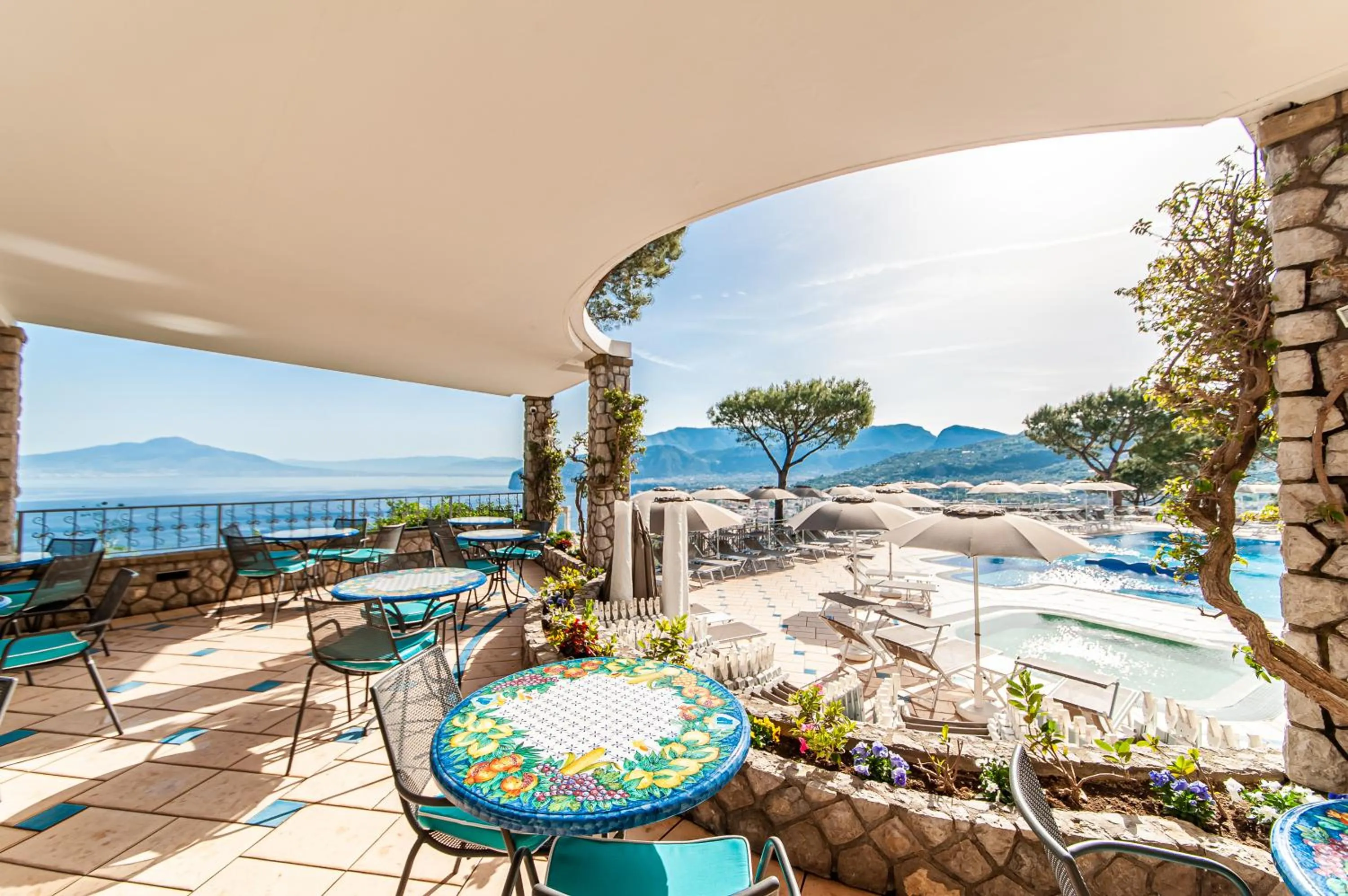 Restaurant/places to eat in Grand Hotel President