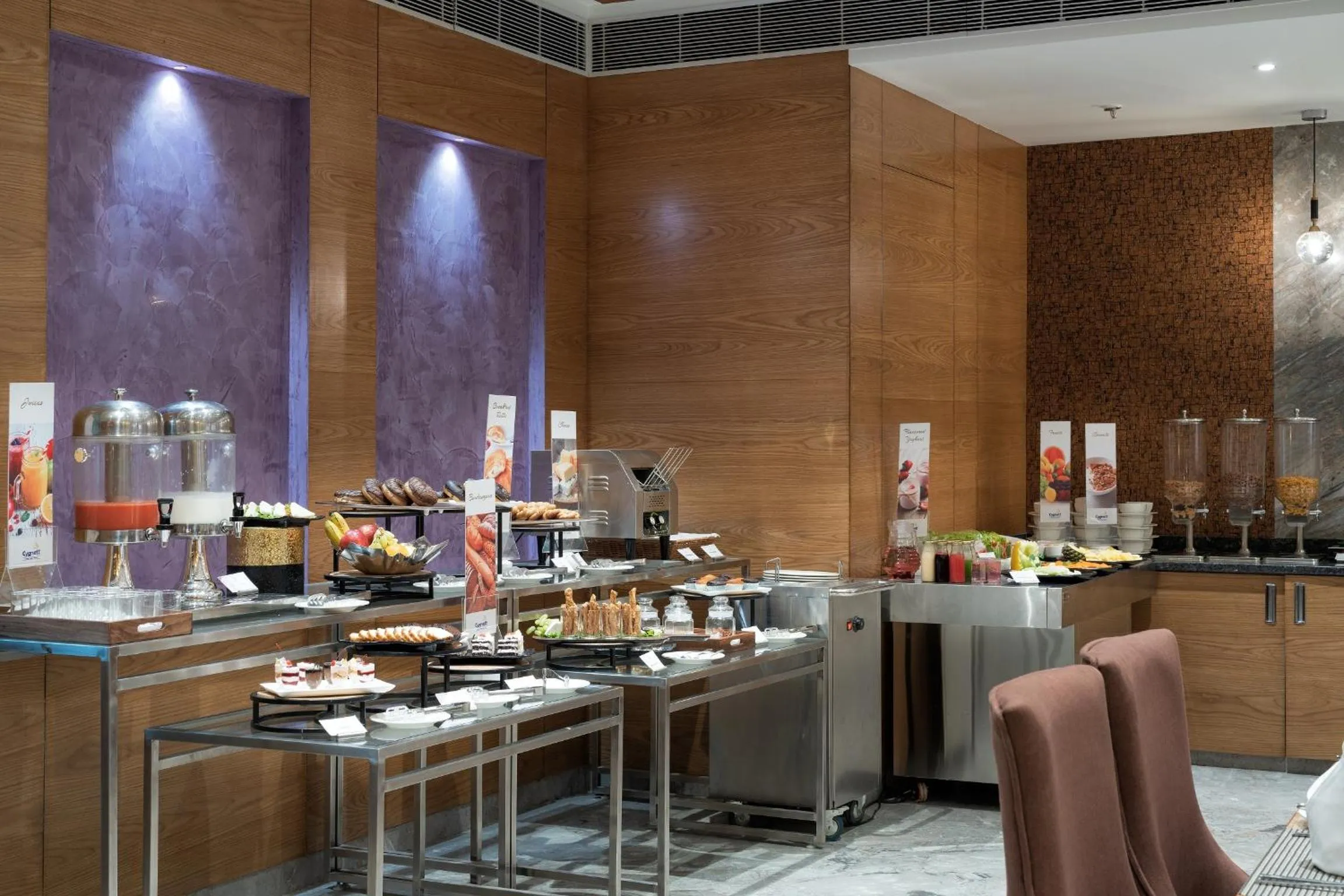 Restaurant/places to eat in Cygnett Park BL