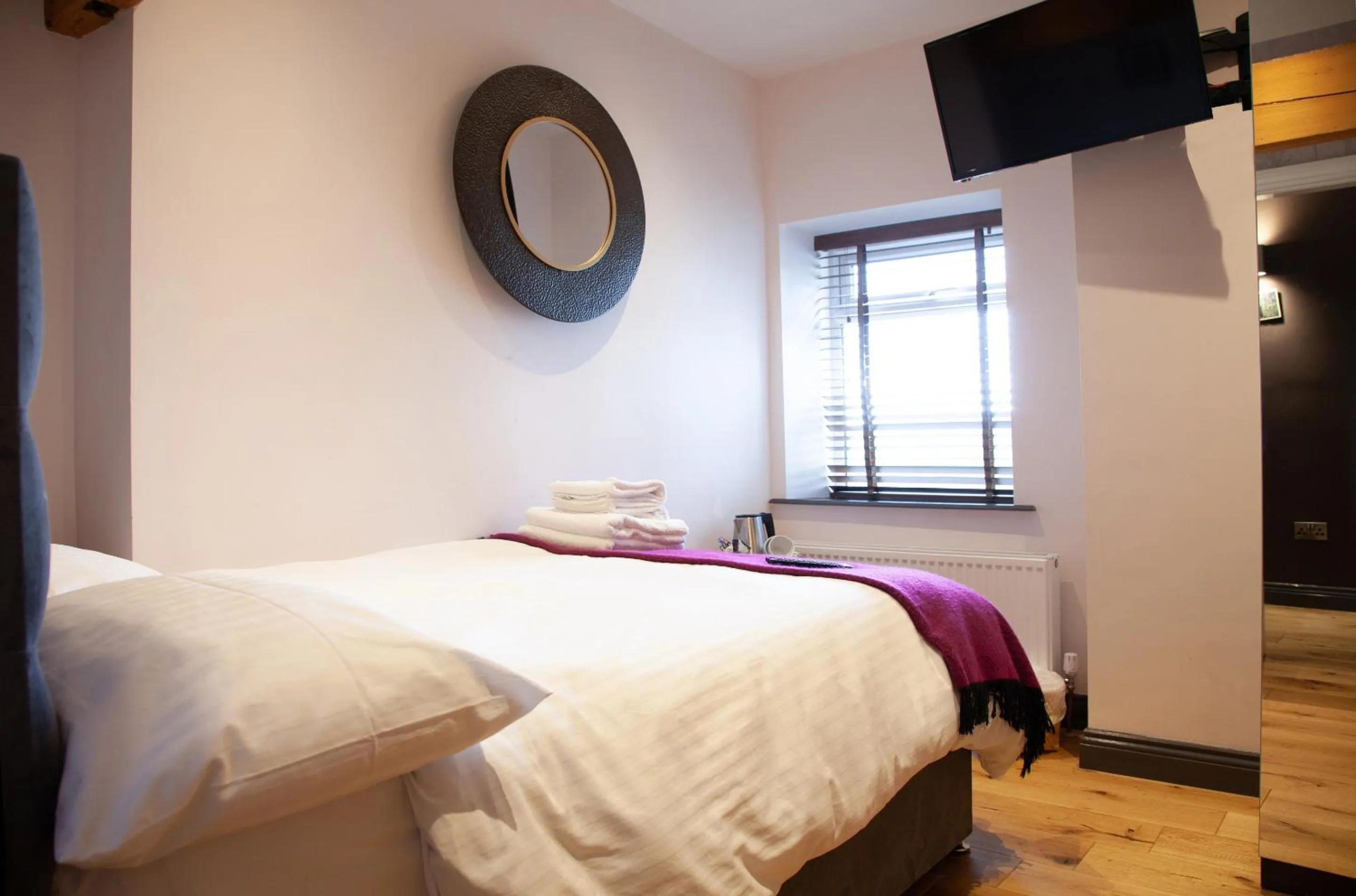 Bedroom, Bed in The Boshaw Trout