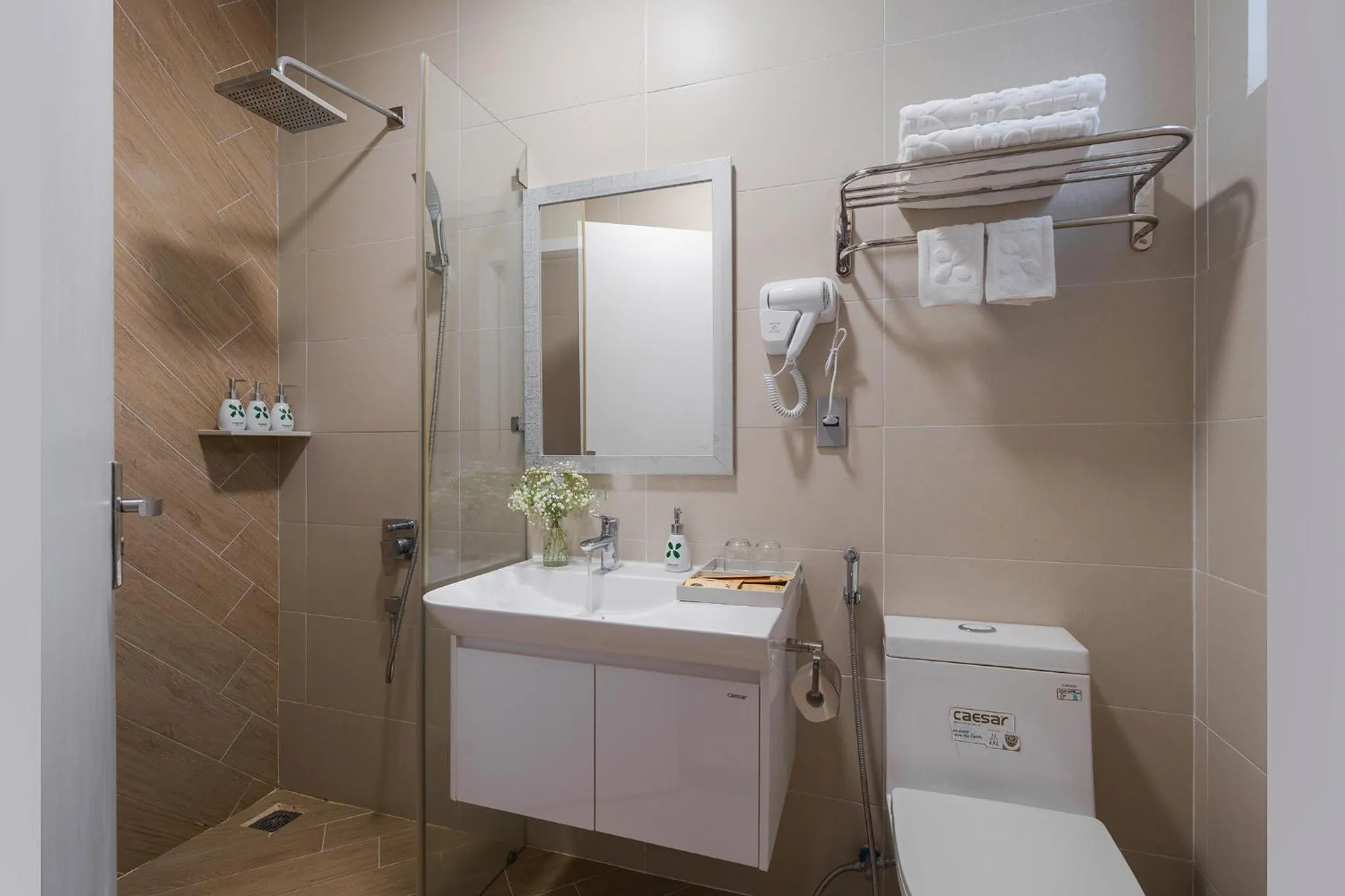 Shower in Nature Hotel Da Lat - Le Dai Hanh