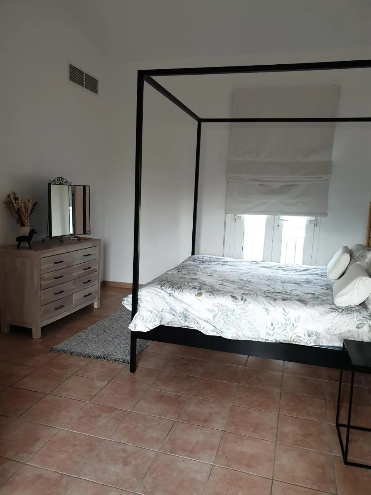 Bedroom, Bed in Cherrywood House