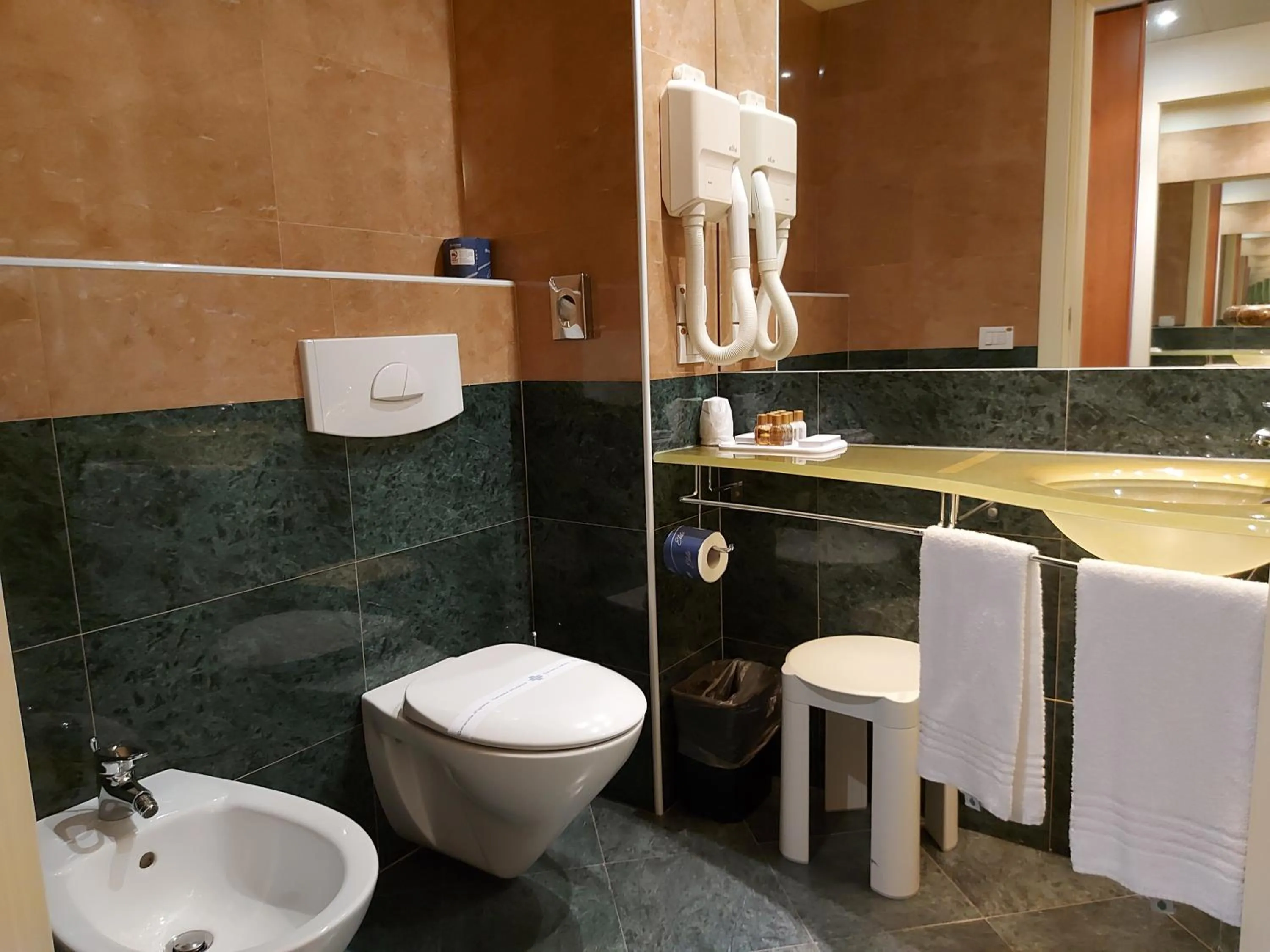 Bathroom in Phi Hotel Emilia