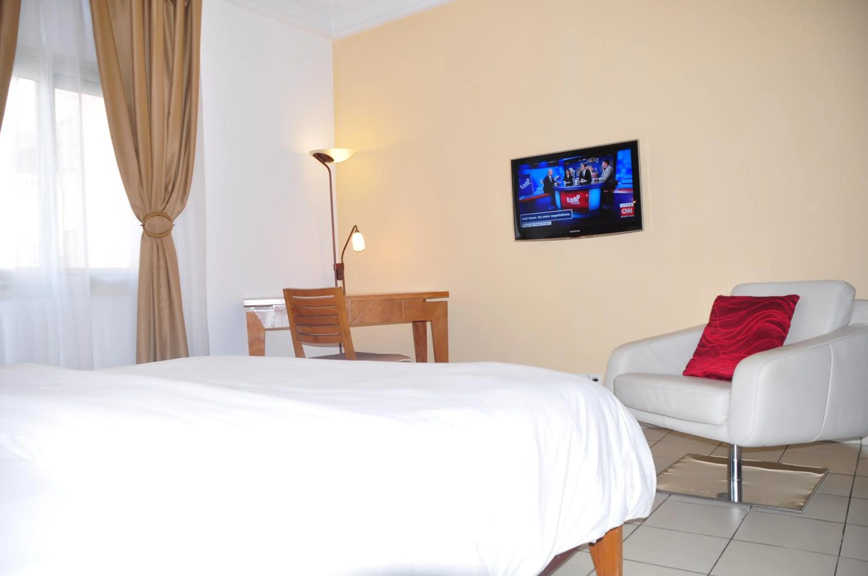 Bed in Futuris Hotel