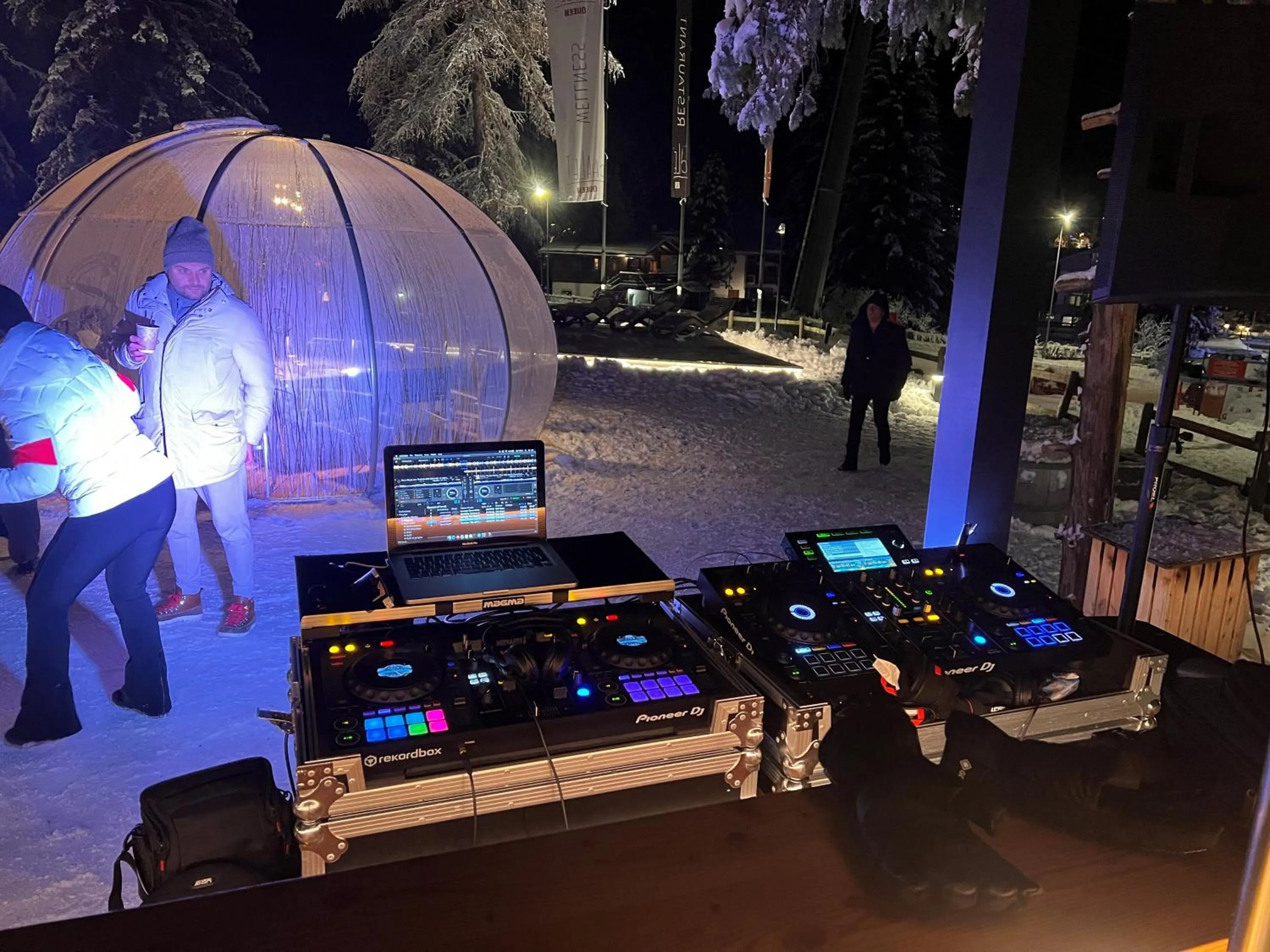 Night in Chalet Queen