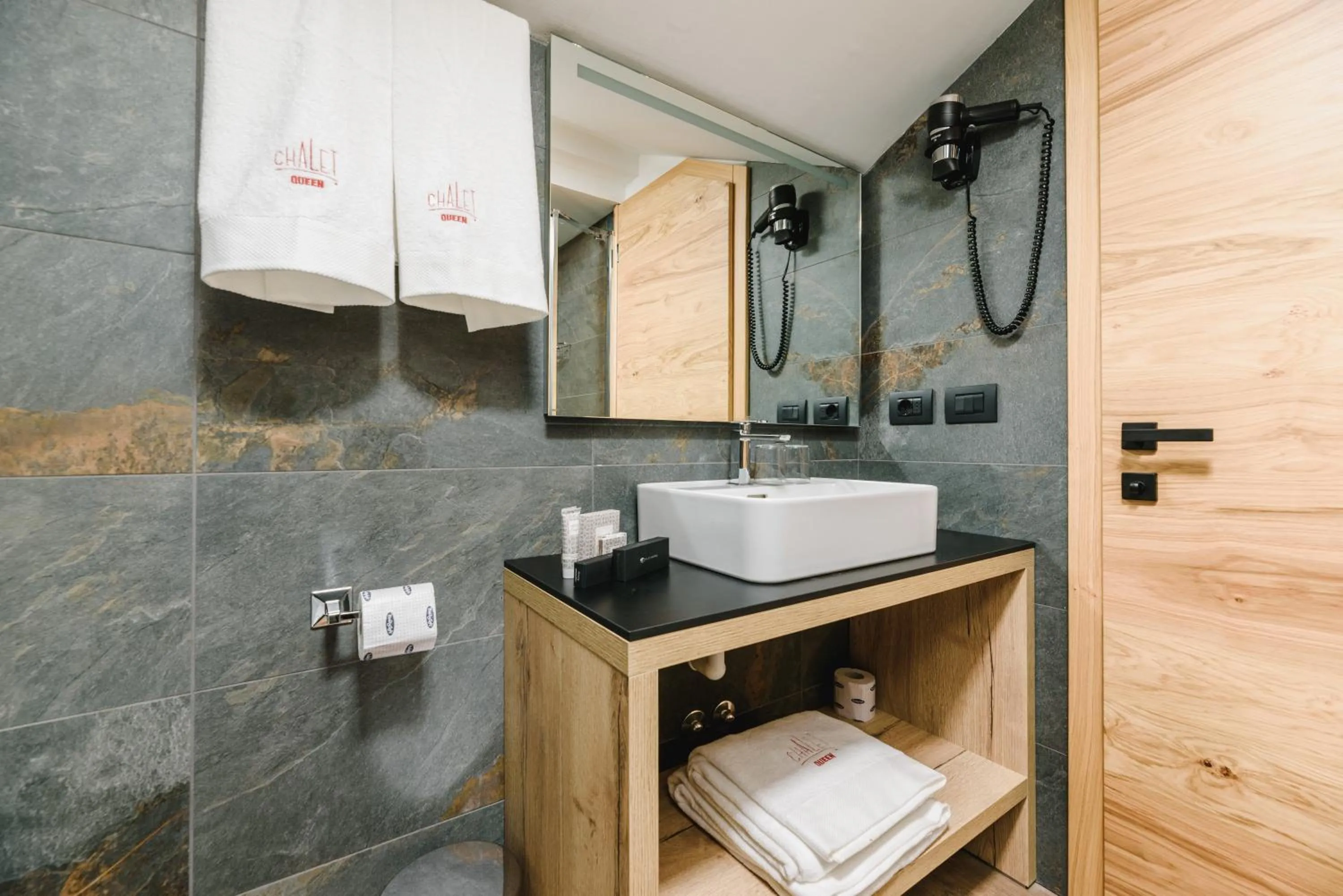Bathroom in Chalet Queen