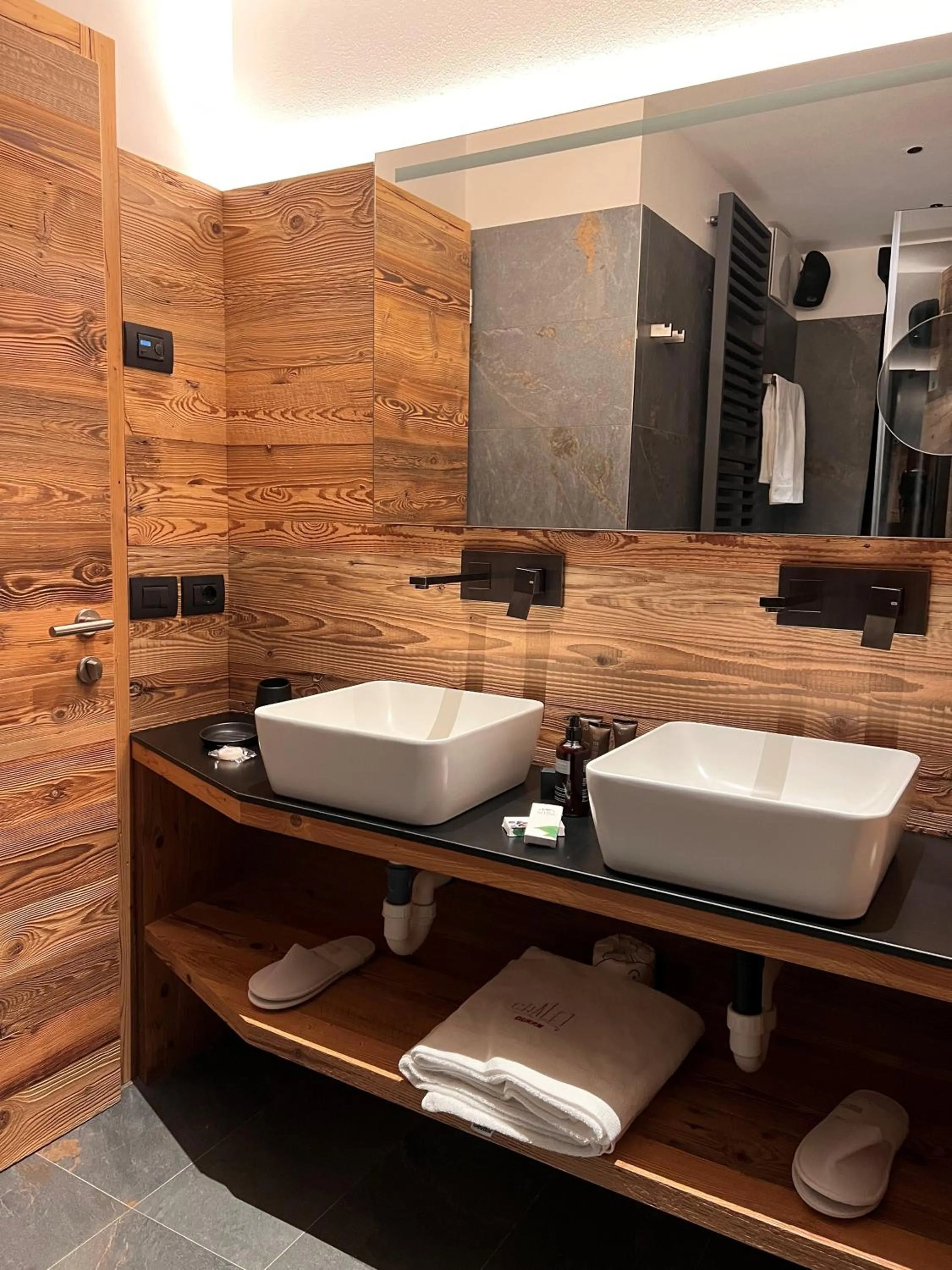 Bathroom in Chalet Queen