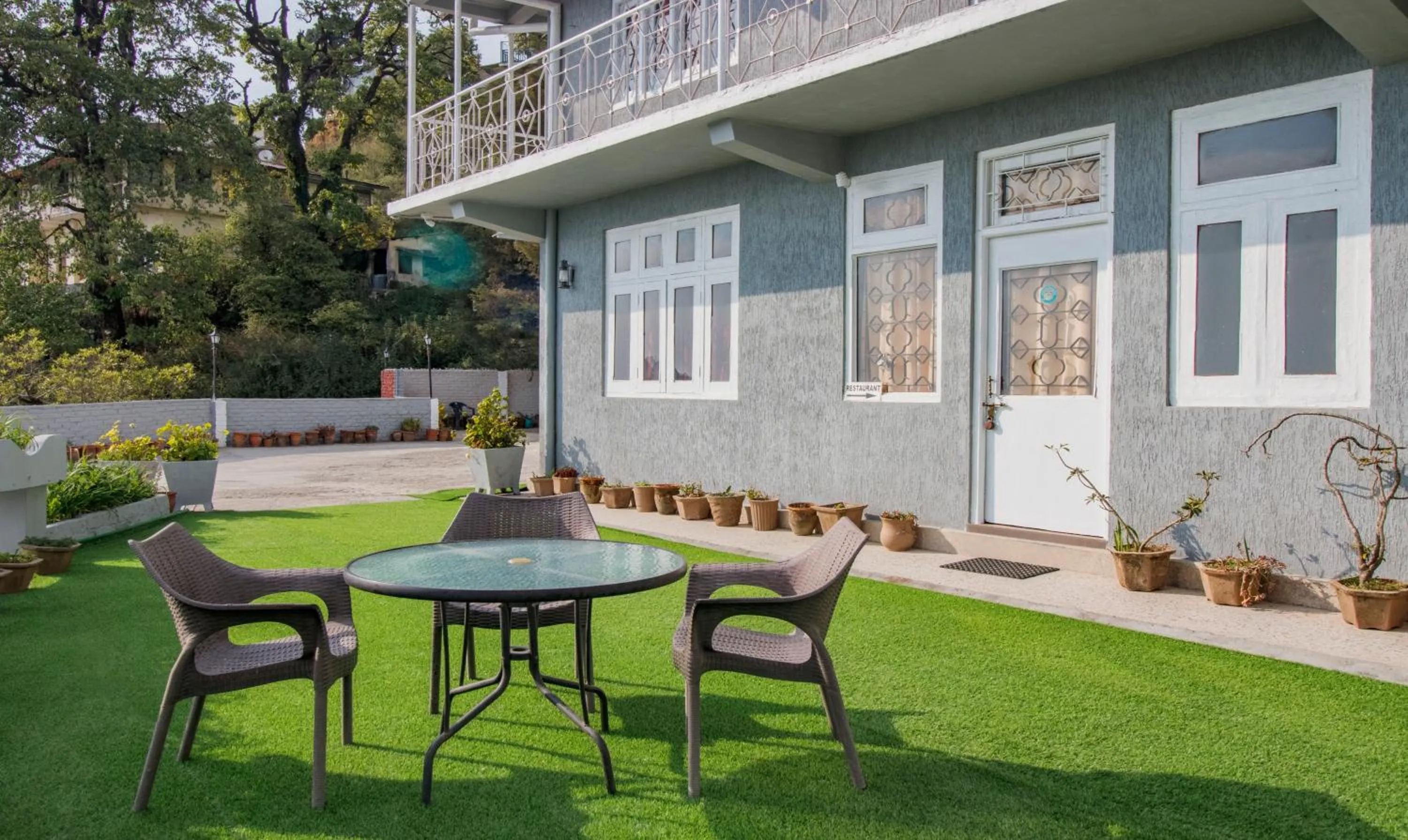 Seating area in Treebo Raj Mall Road